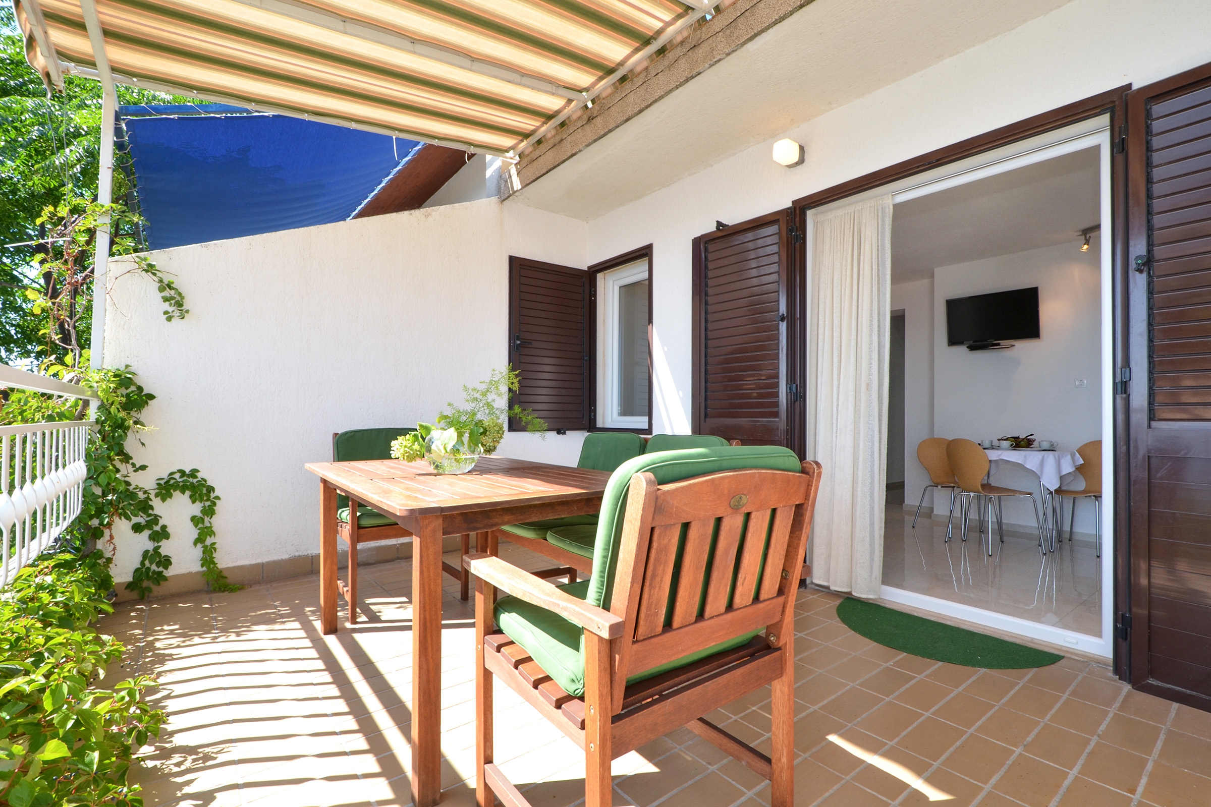 Two bedroom apartment with terrace and sea view Seget Vranjica, Trogir  A-a