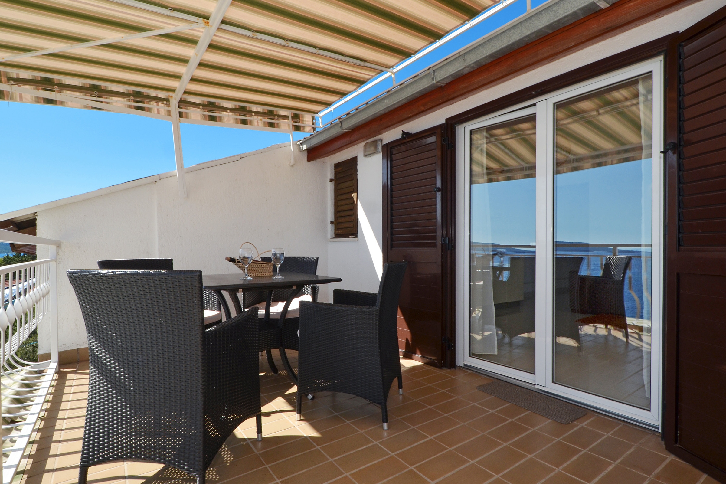 One bedroom apartment with terrace and sea view Seget Vranjica, Trogir  A-b