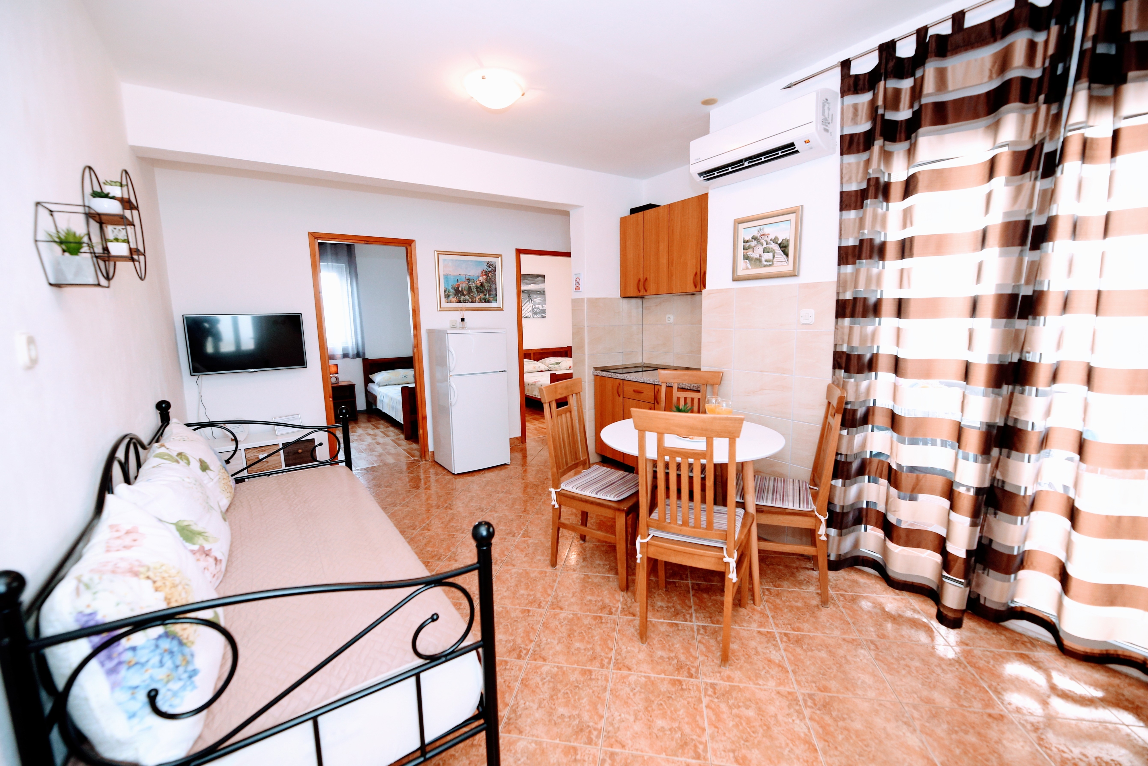 Two bedroom apartment near beach Sevid, Trogir (A-4286-b) Two bedroom apartment near beach Sevid, Trogir (A-4286-b)