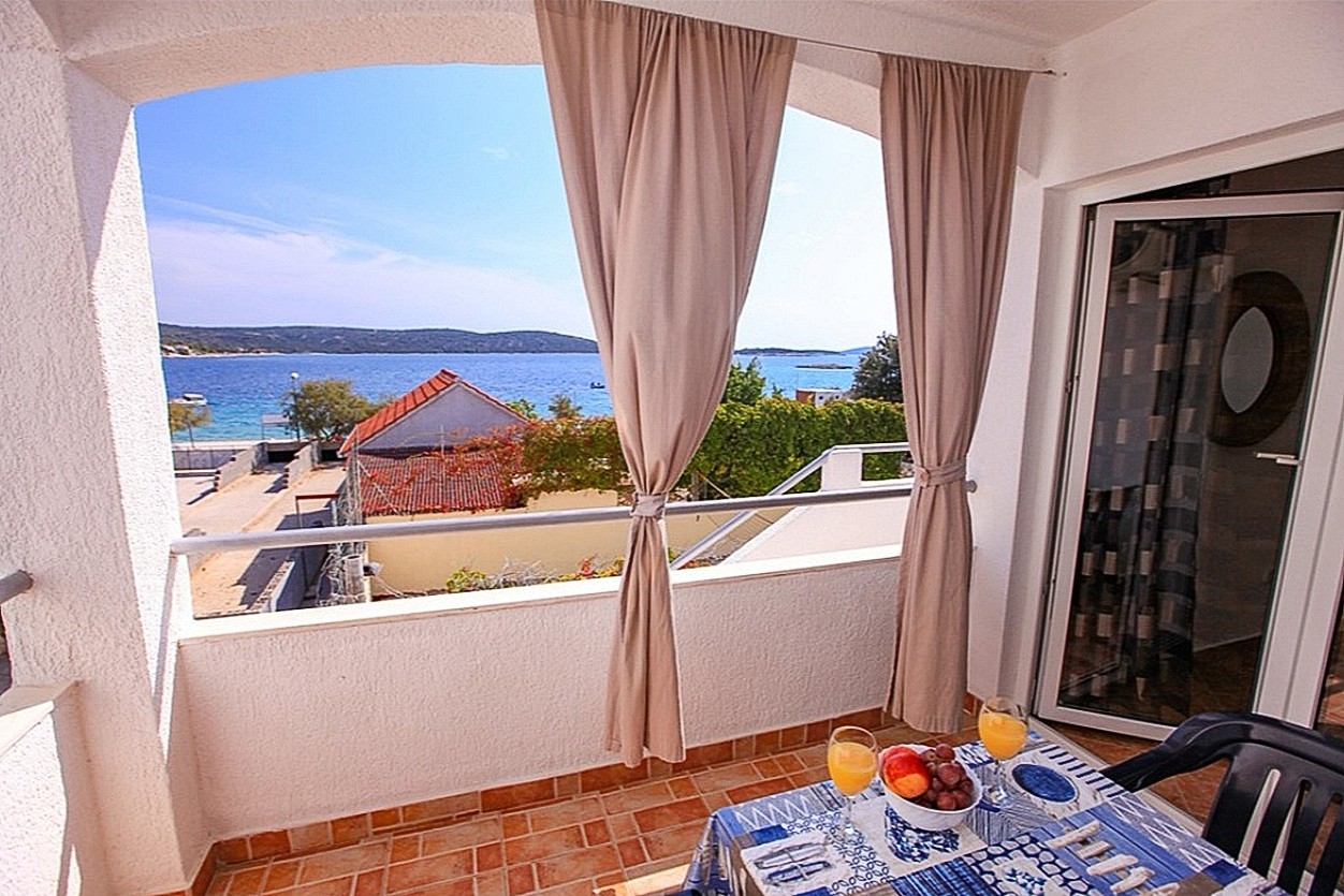 Two bedroom apartment near beach Sevid, Trogir  A-b