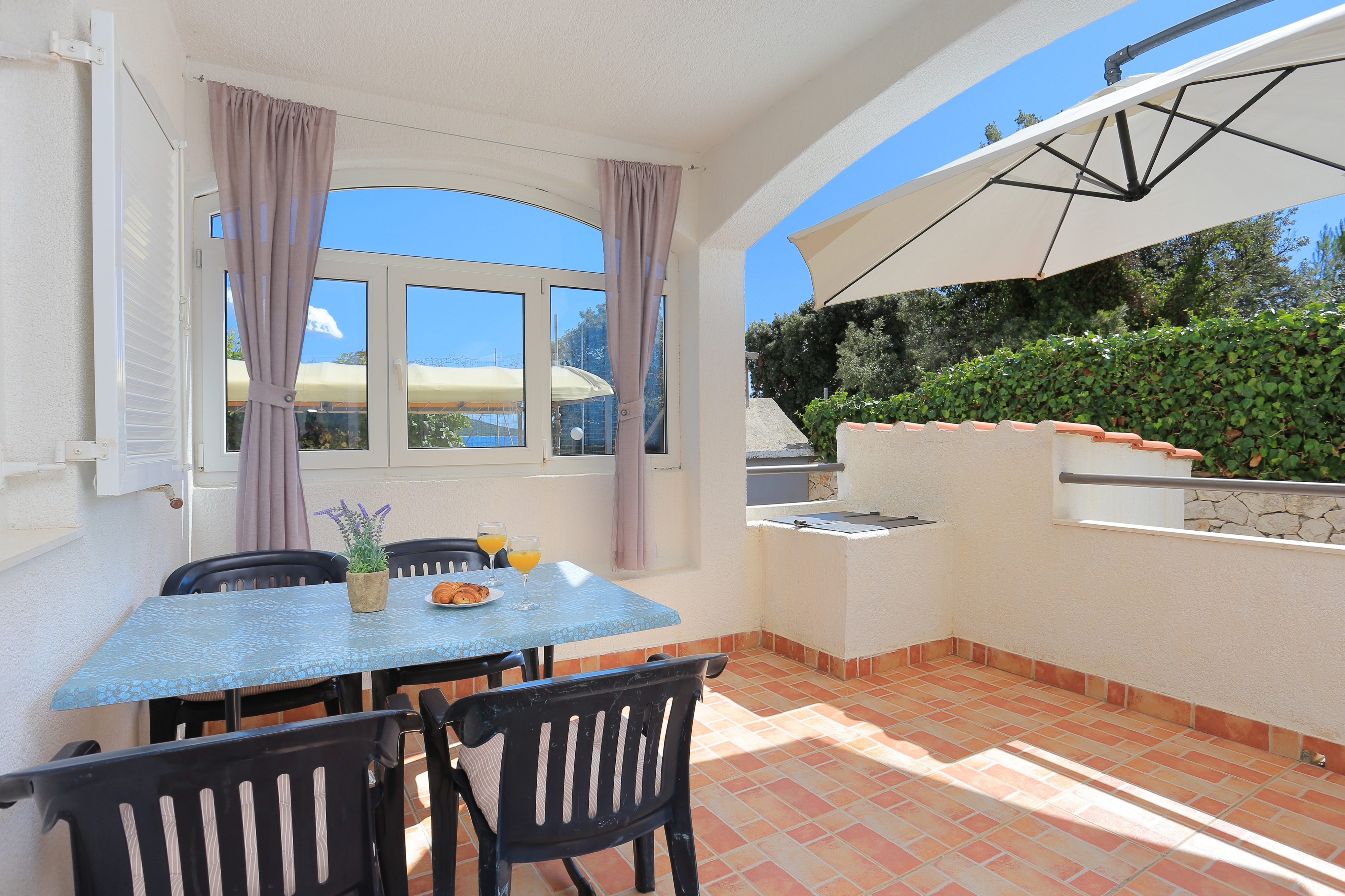 Two bedroom apartment near beach Sevid, Trogir  A-c