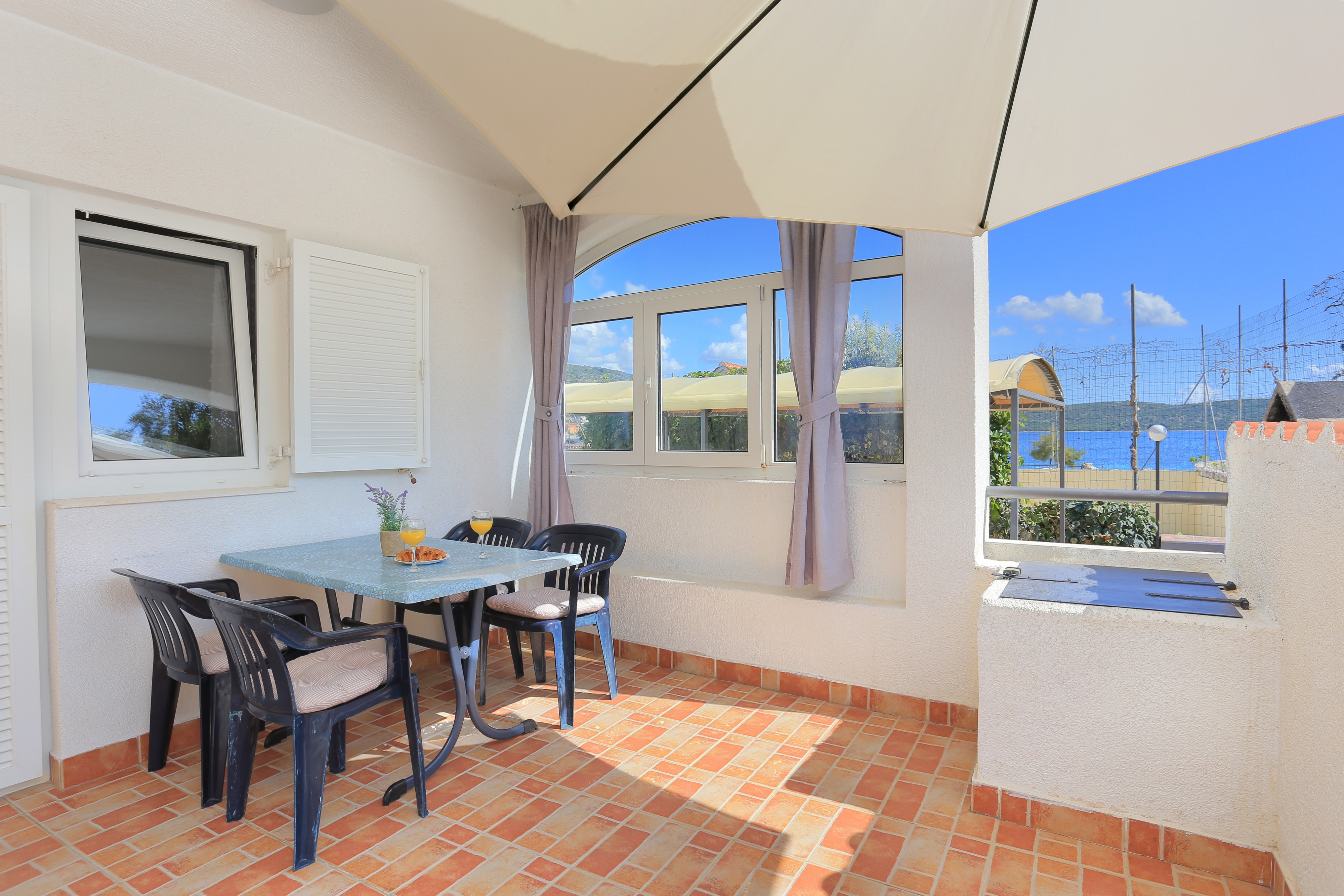 Two bedroom apartment near beach Sevid, Trogir (A-4286-c) Two bedroom apartment near beach Sevid, Trogir (A-4286-c)