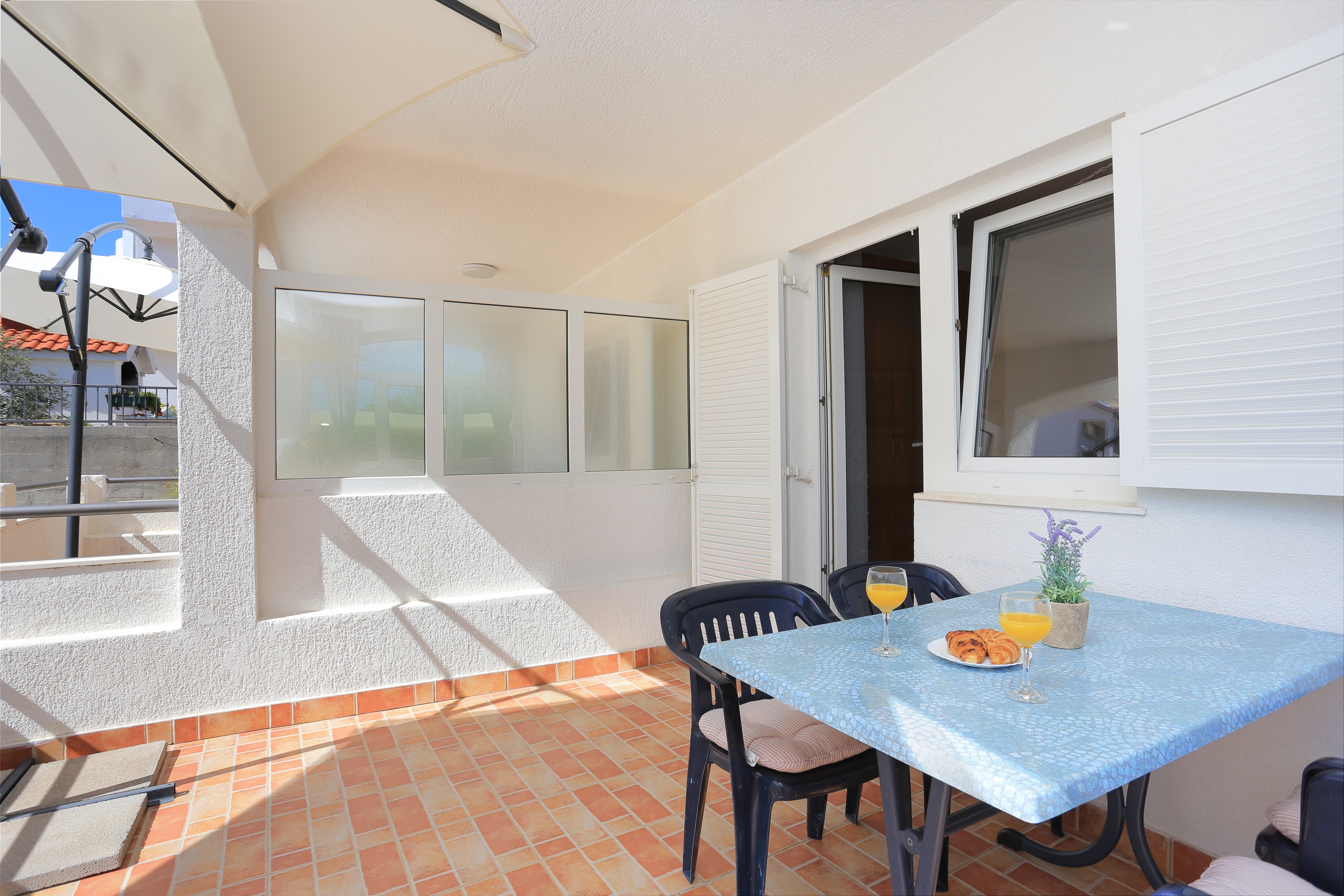 Two bedroom apartment near beach Sevid, Trogir  A-c