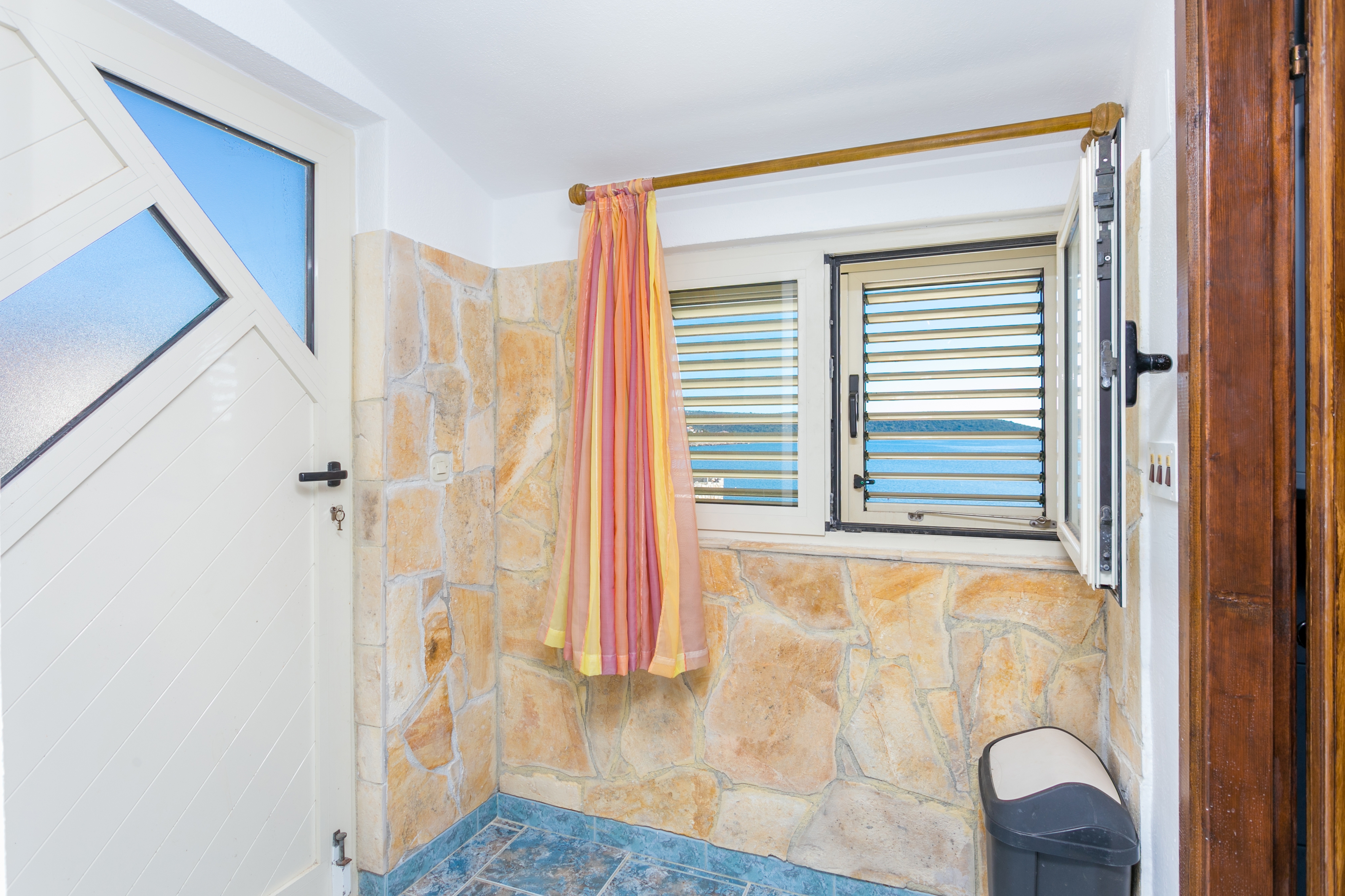 One bedroom apartment near beach Sevid, Trogir  A-a