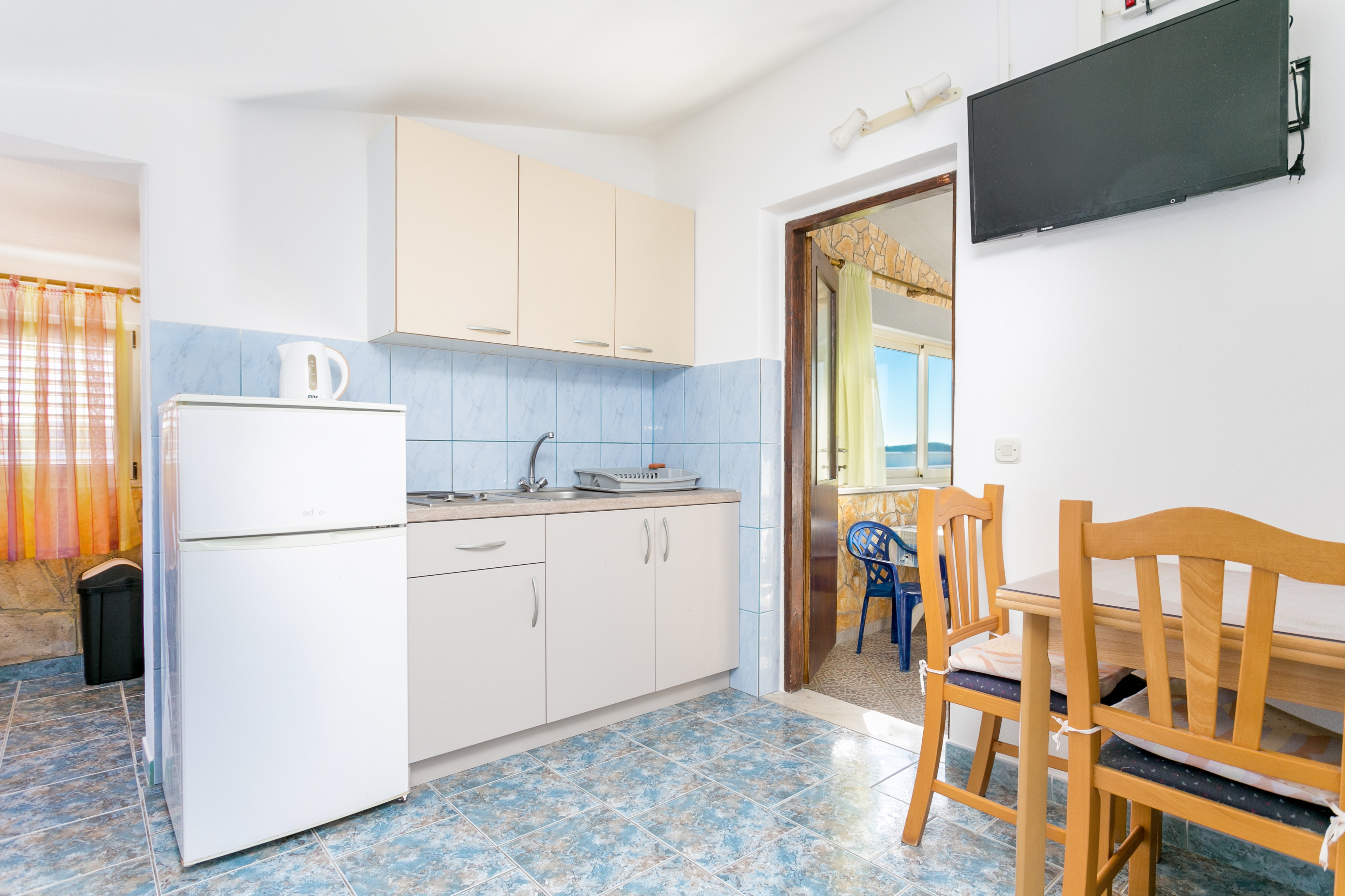 One bedroom apartment near beach Sevid, Trogir  A-a