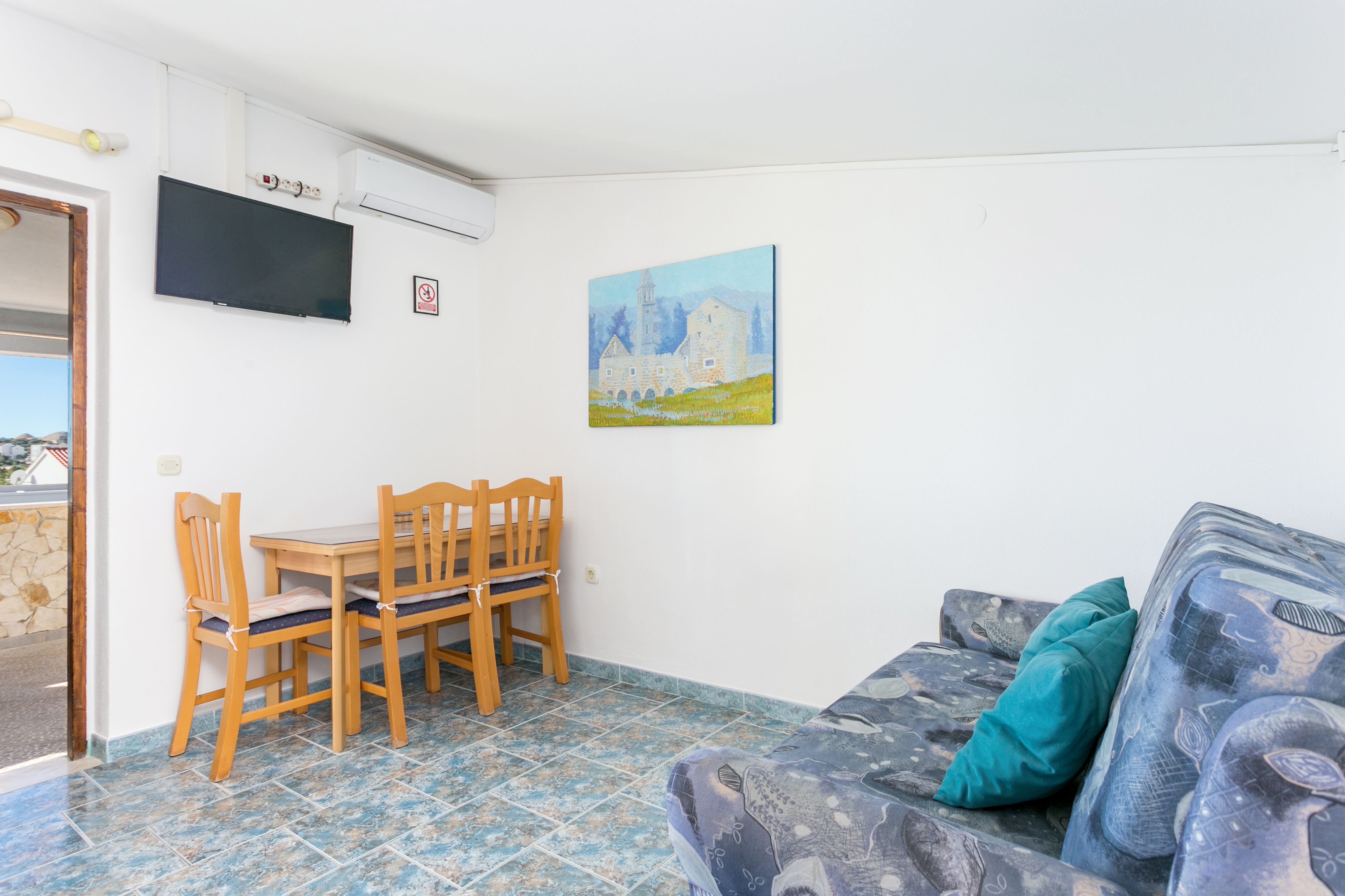 One bedroom apartment near beach Sevid, Trogir  A-a