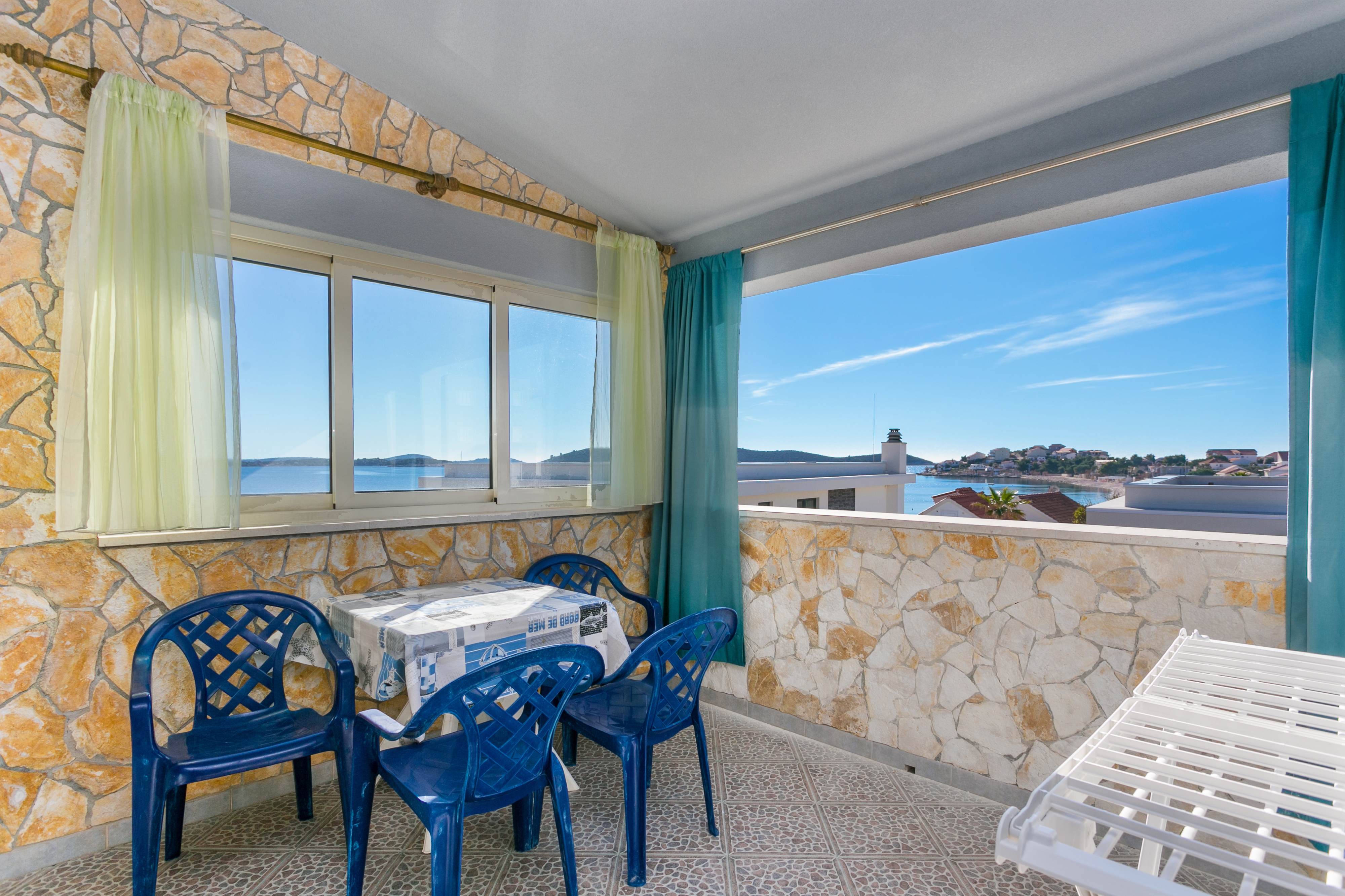 One bedroom apartment near beach Sevid, Trogir  A-a