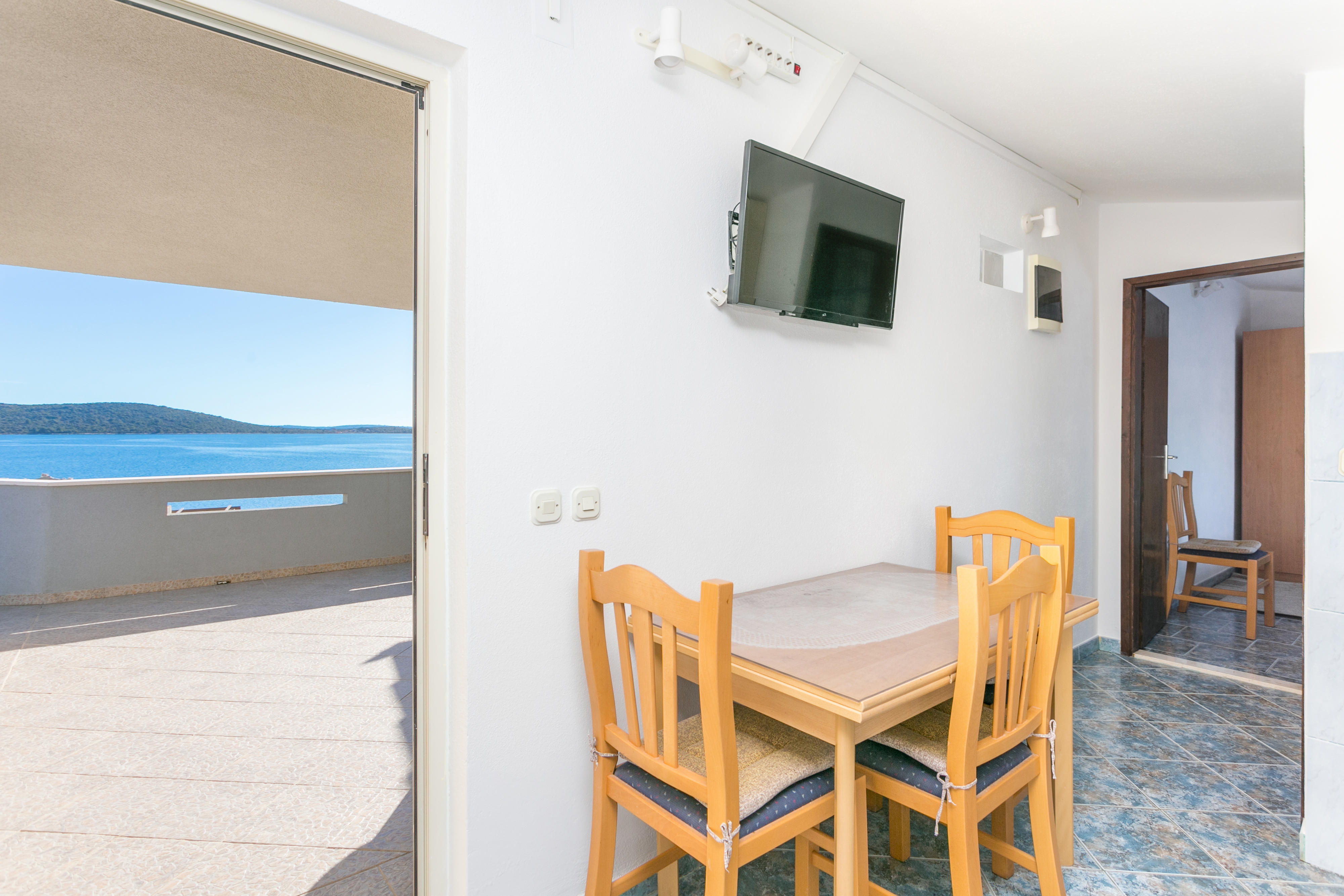 One bedroom apartment near beach Sevid, Trogir  A-b