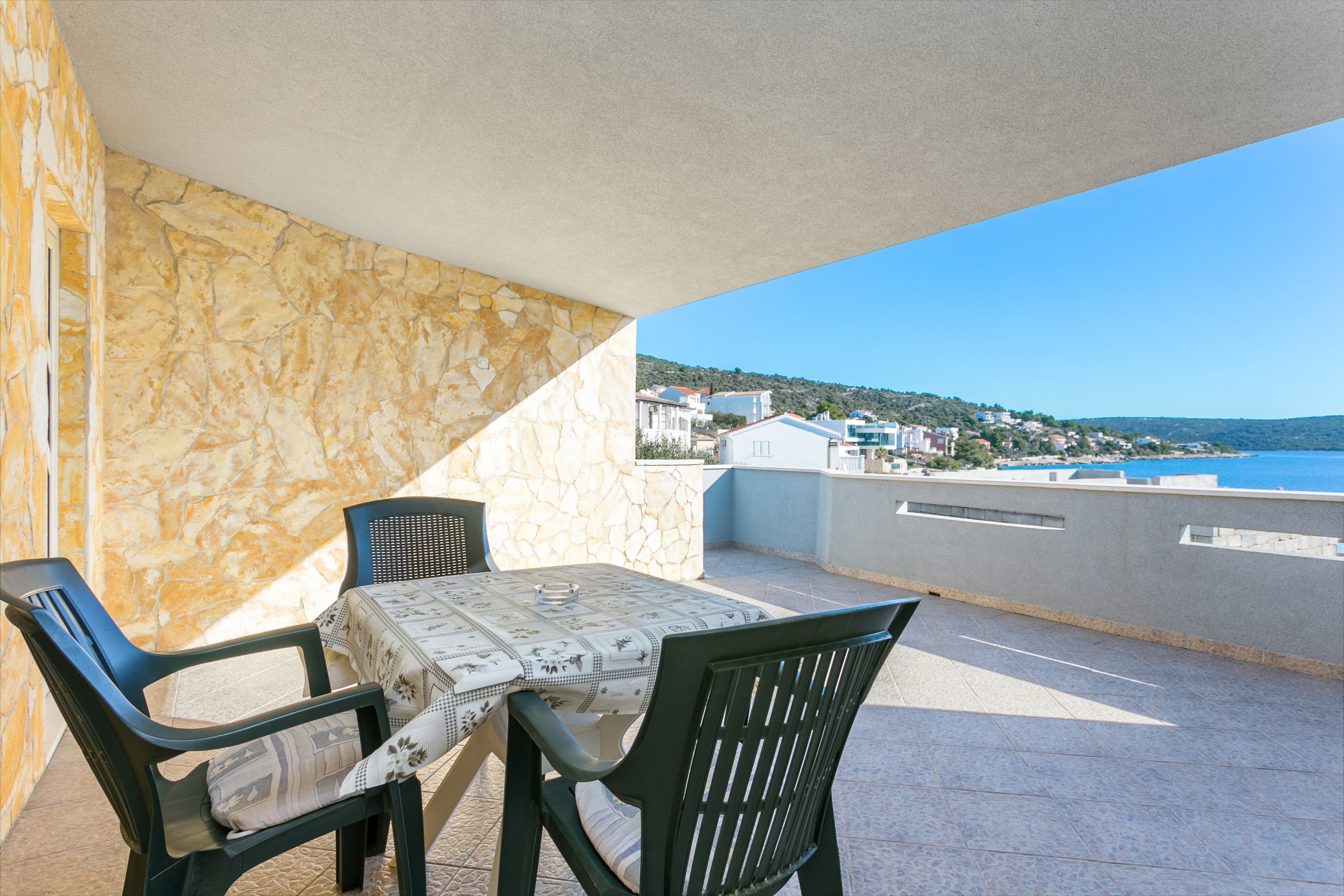 One bedroom apartment near beach Sevid, Trogir  A-b