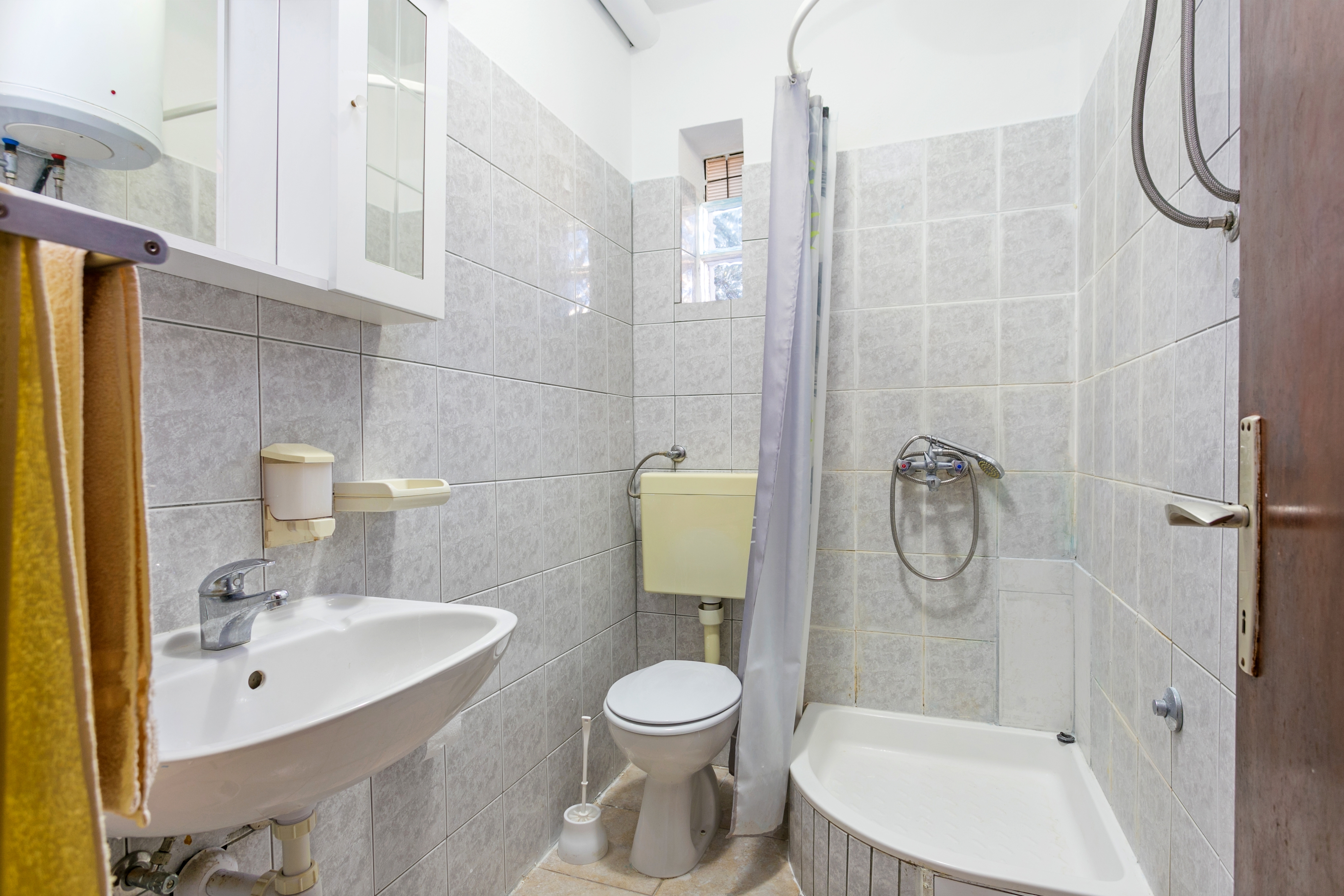 One bedroom apartment near beach Sevid, Trogir  A-c