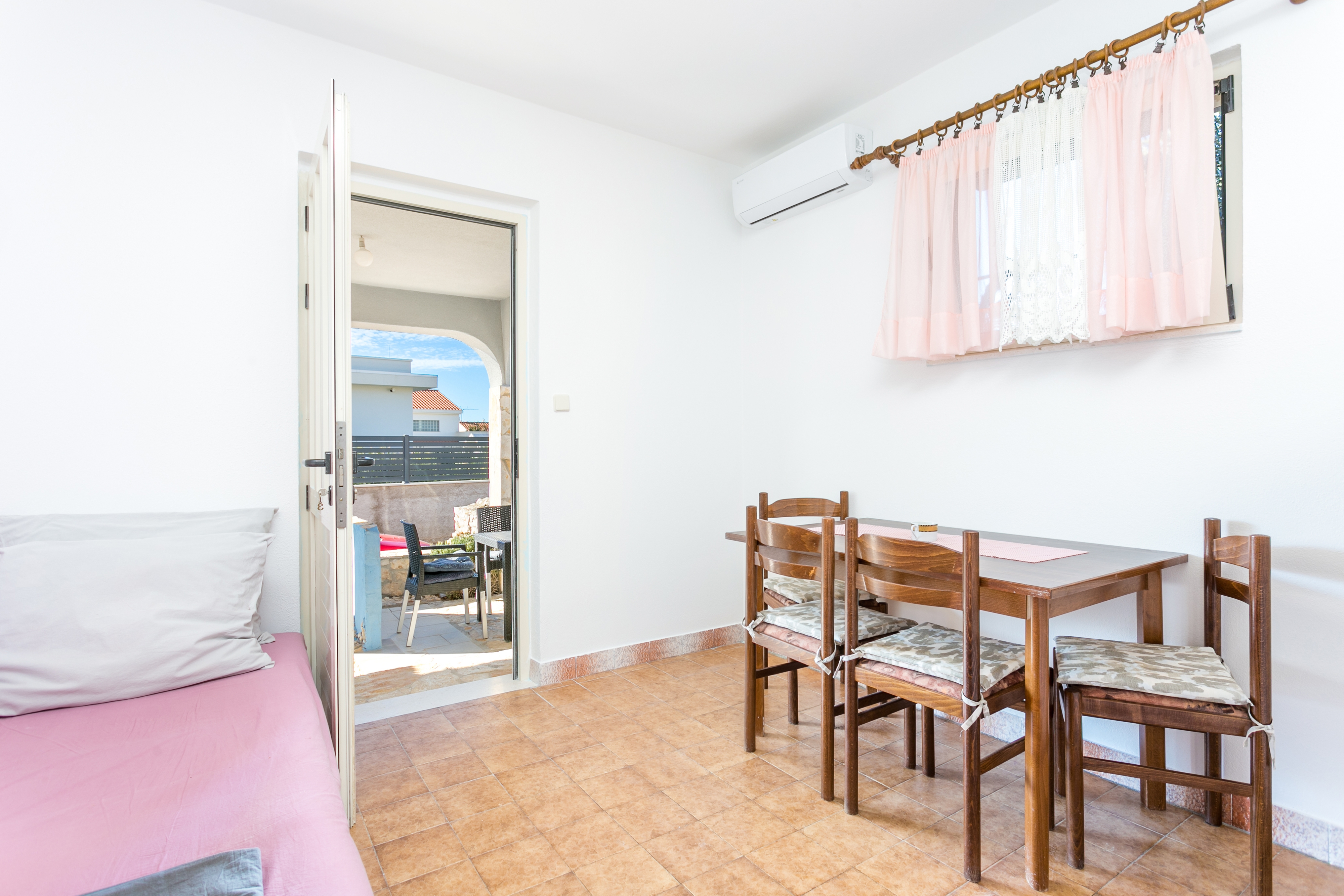 One bedroom apartment near beach Sevid, Trogir  A-c