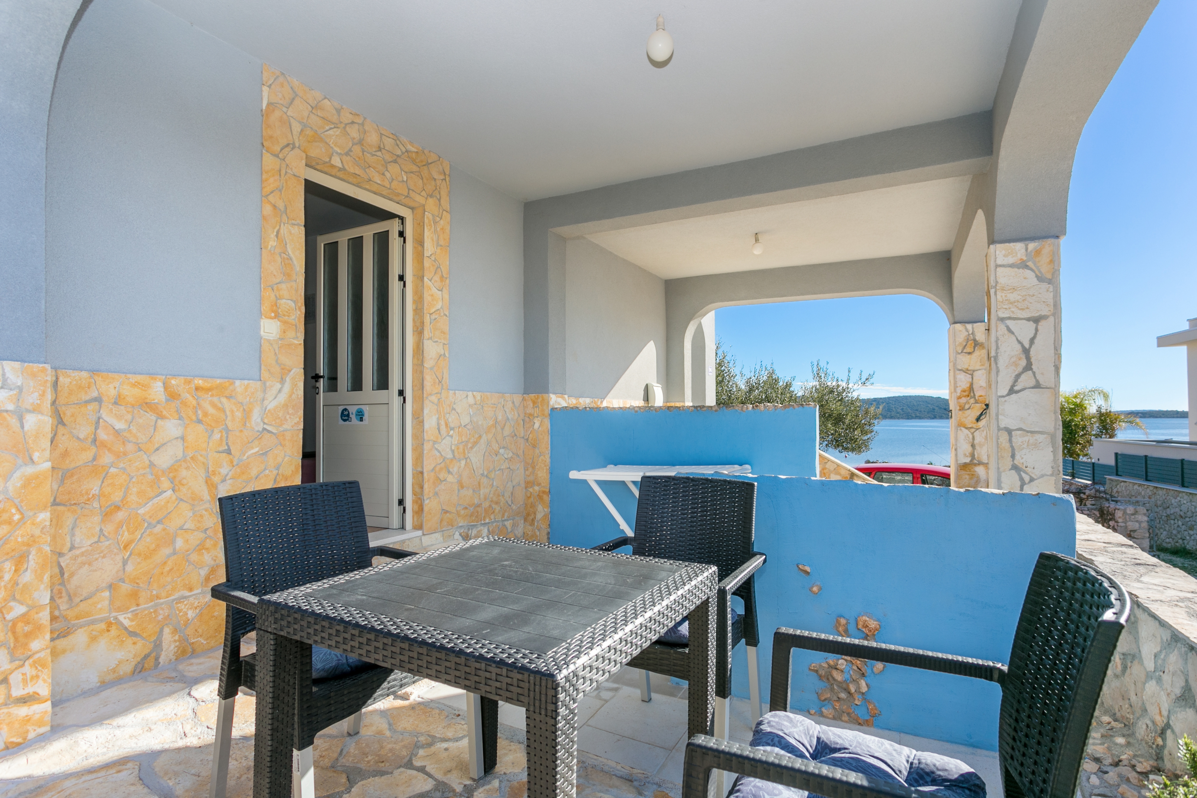 One bedroom apartment near beach Sevid, Trogir  A-c