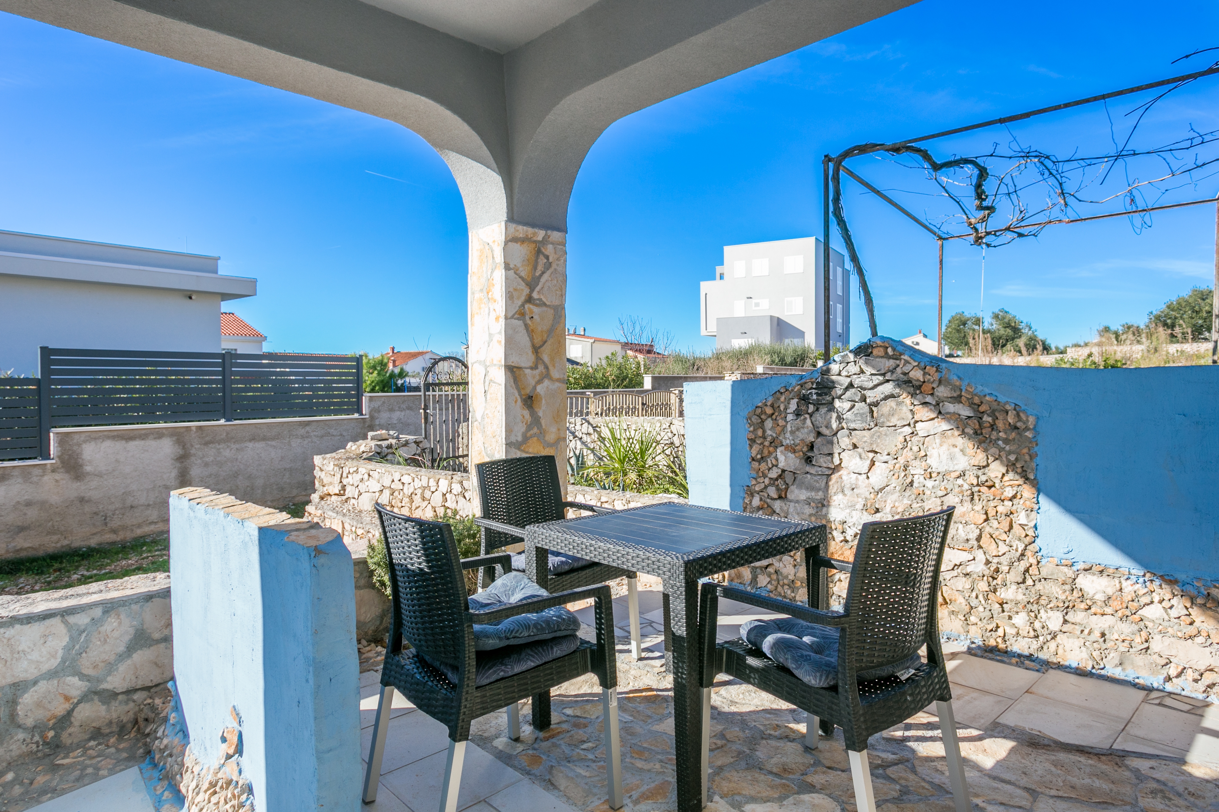 One bedroom apartment near beach Sevid, Trogir  A-c