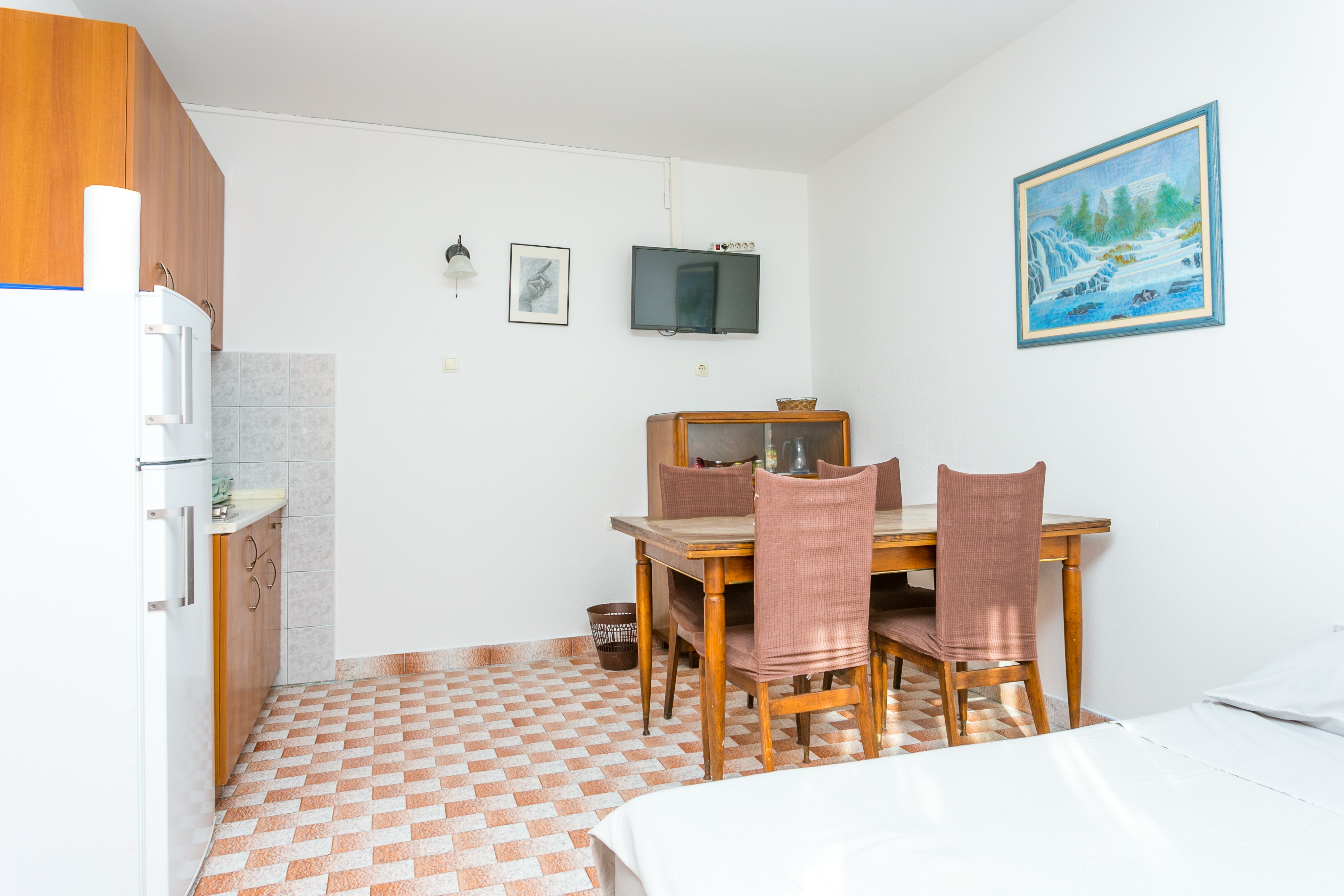 One bedroom apartment near beach Sevid, Trogir  A-d
