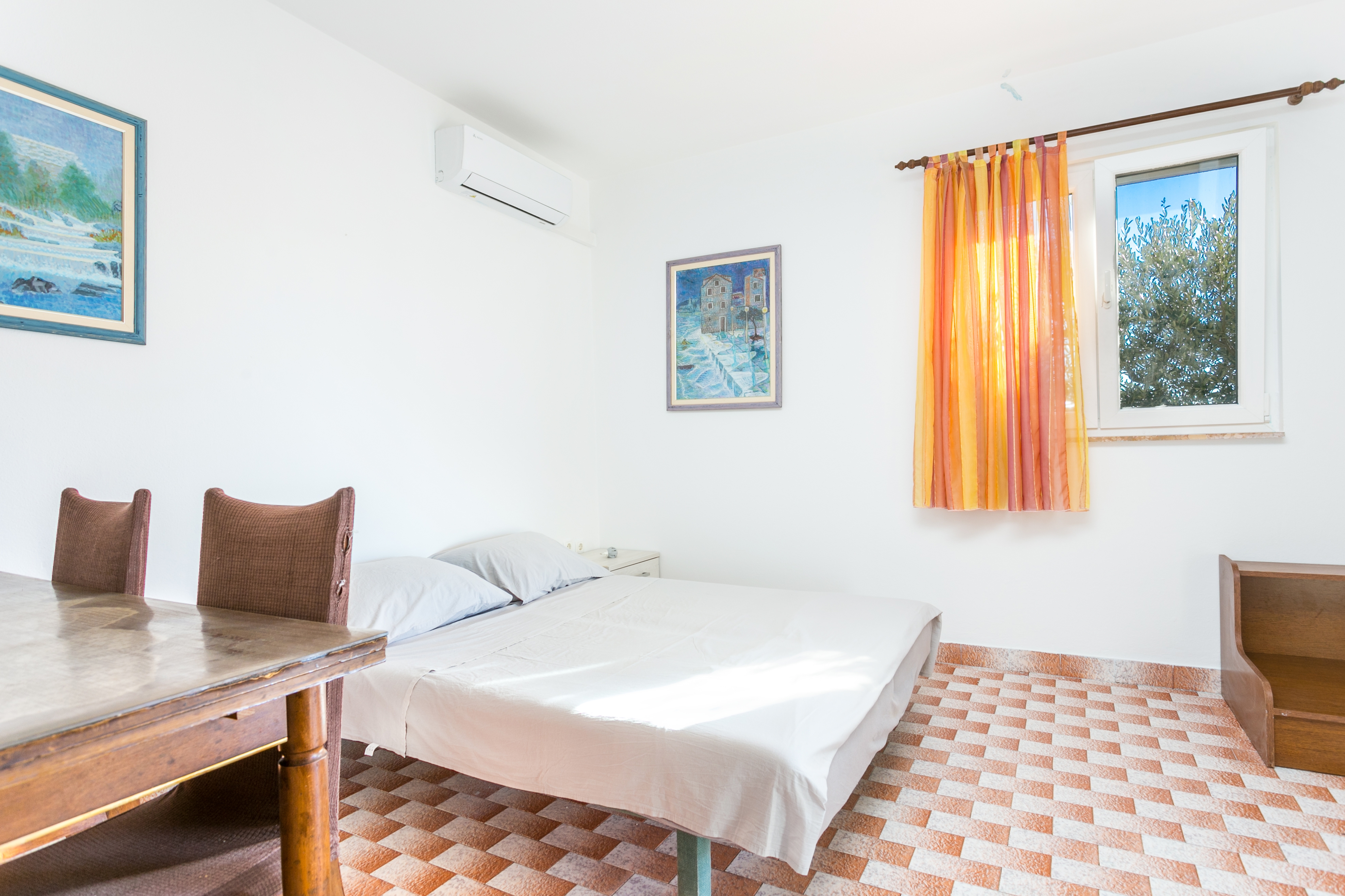 One bedroom apartment near beach Sevid, Trogir  A-d