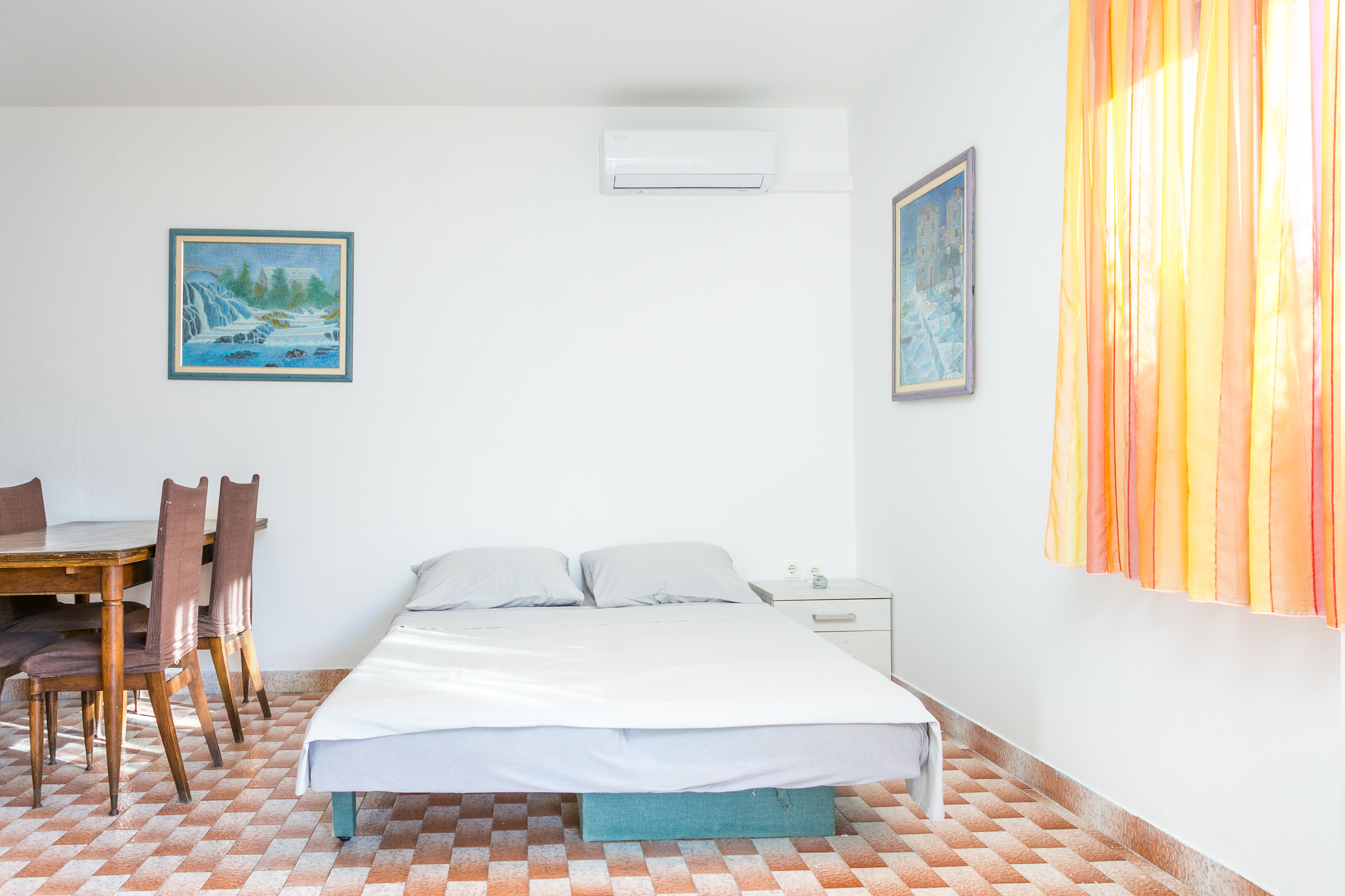 One bedroom apartment near beach Sevid, Trogir  A-d