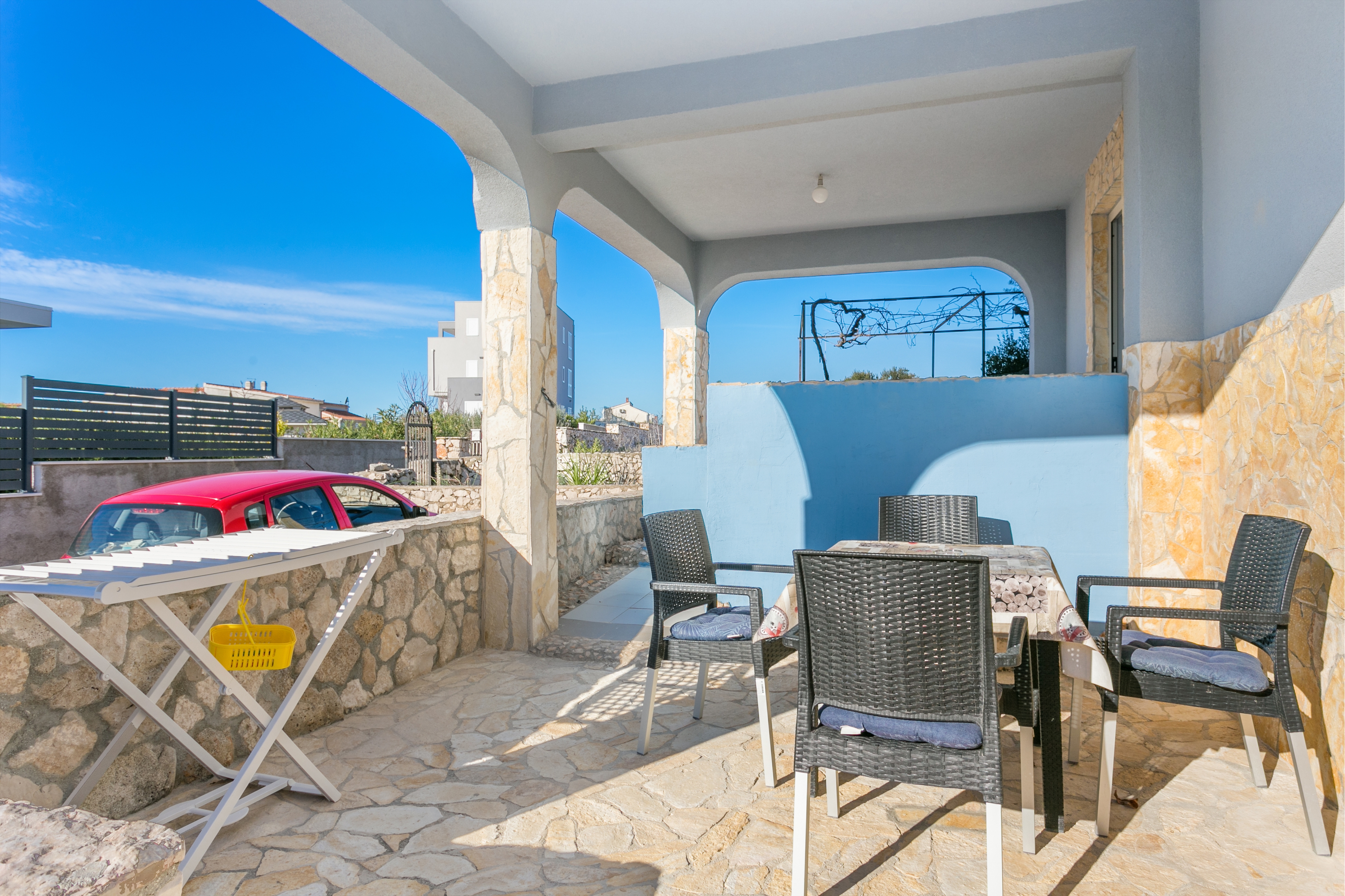 One bedroom apartment near beach Sevid, Trogir  A-d