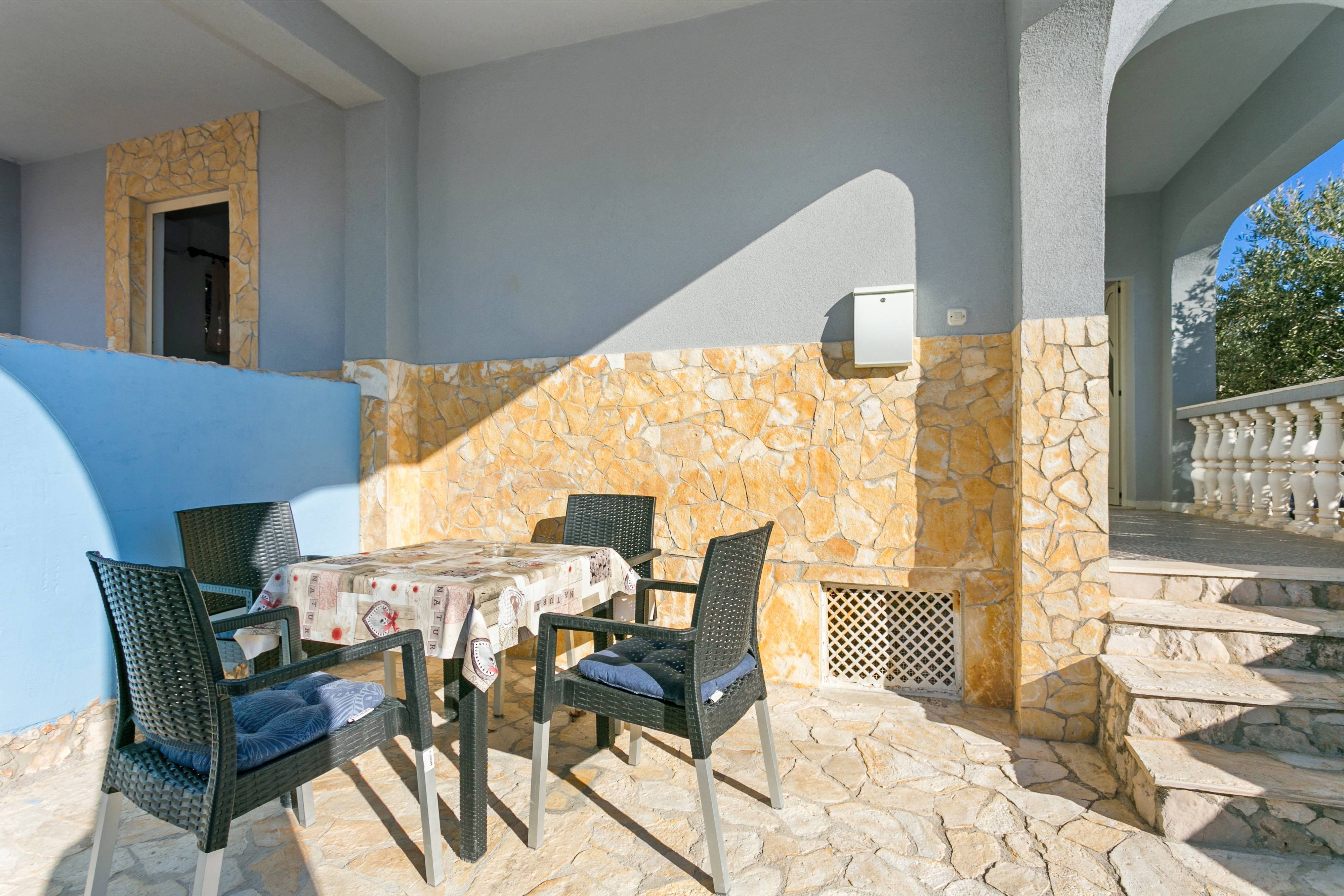 One bedroom apartment near beach Sevid, Trogir  A-d