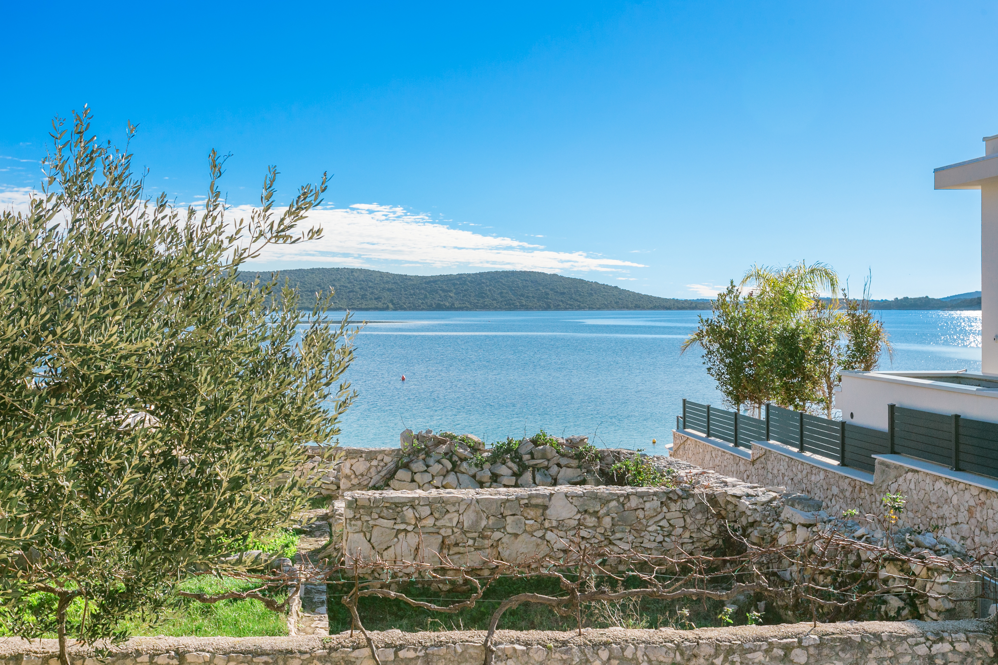 One bedroom apartment near beach Sevid, Trogir  A-d