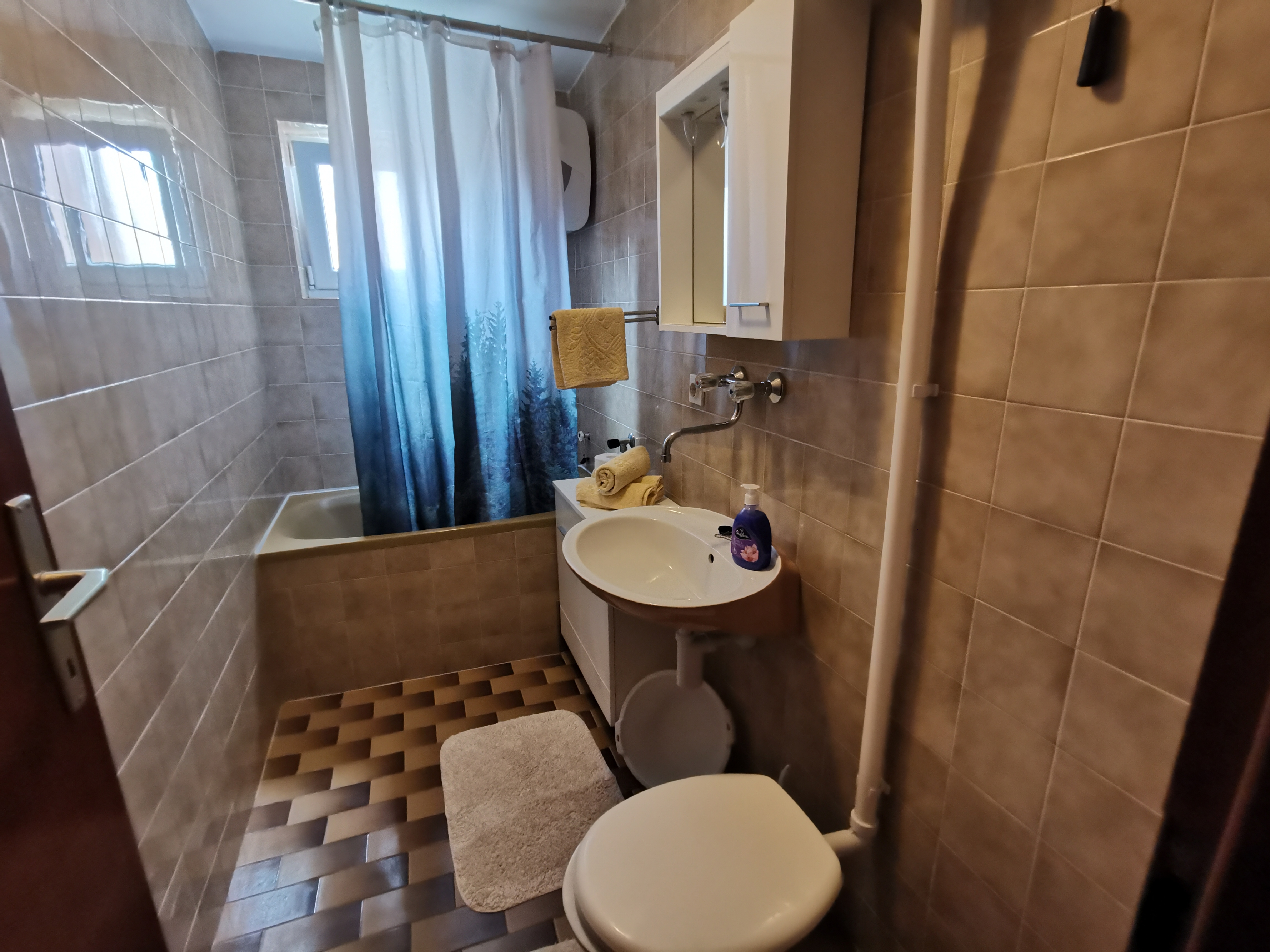 One bedroom apartment near beach Vinišće, Trogir  A-b