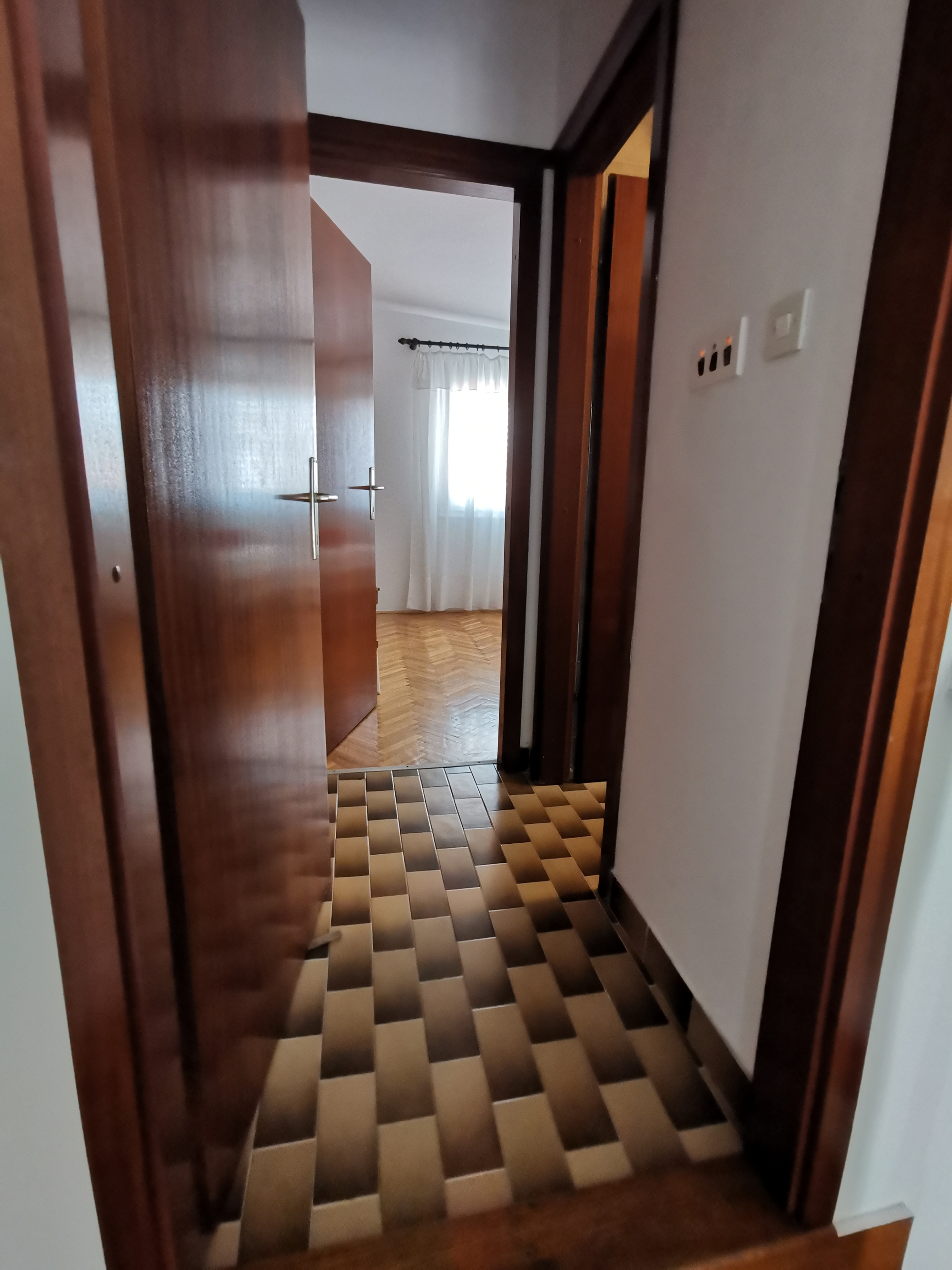 One bedroom apartment near beach Vinišće, Trogir  A-b