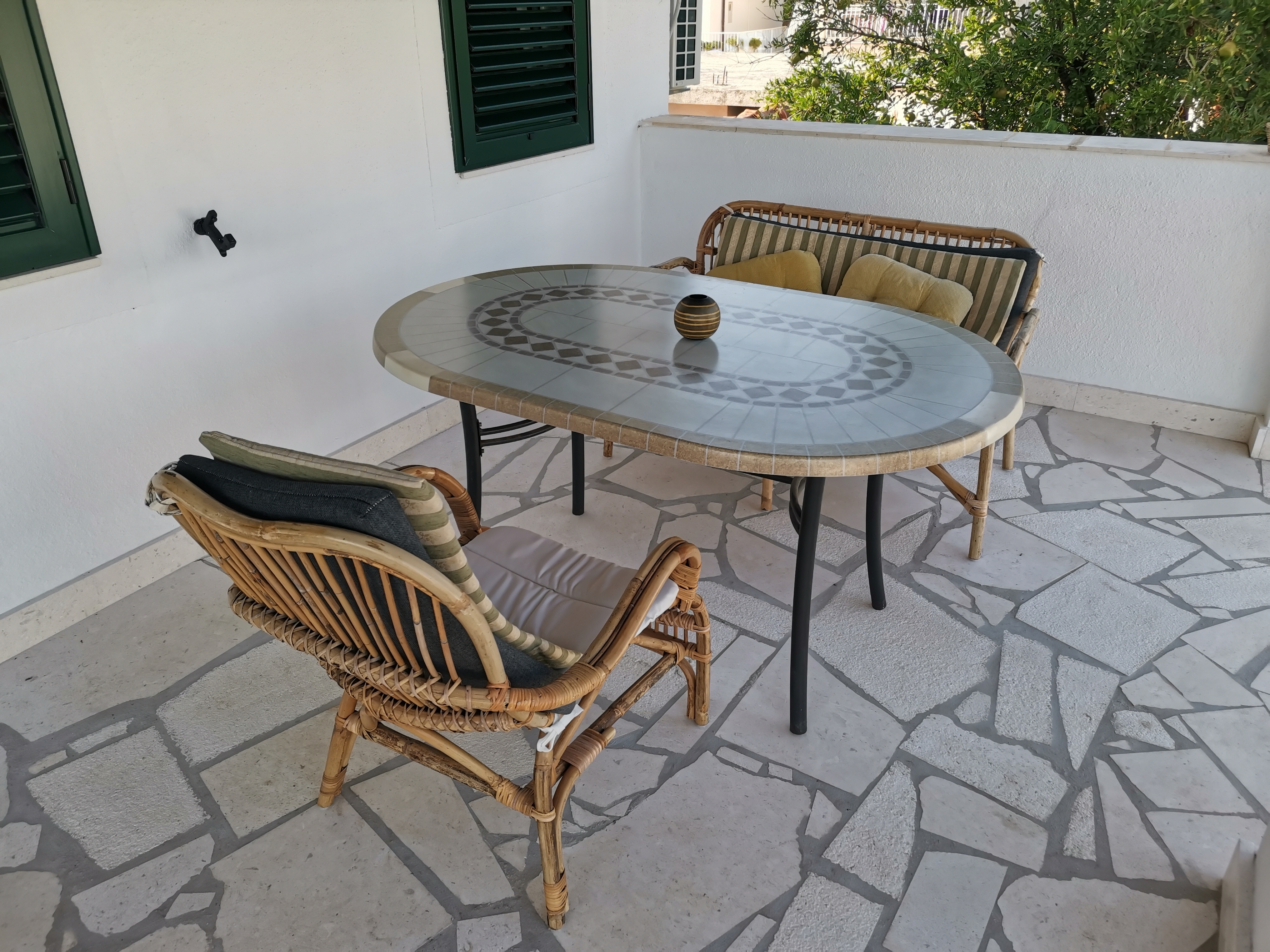 One bedroom apartment near beach Vinišće, Trogir  A-b