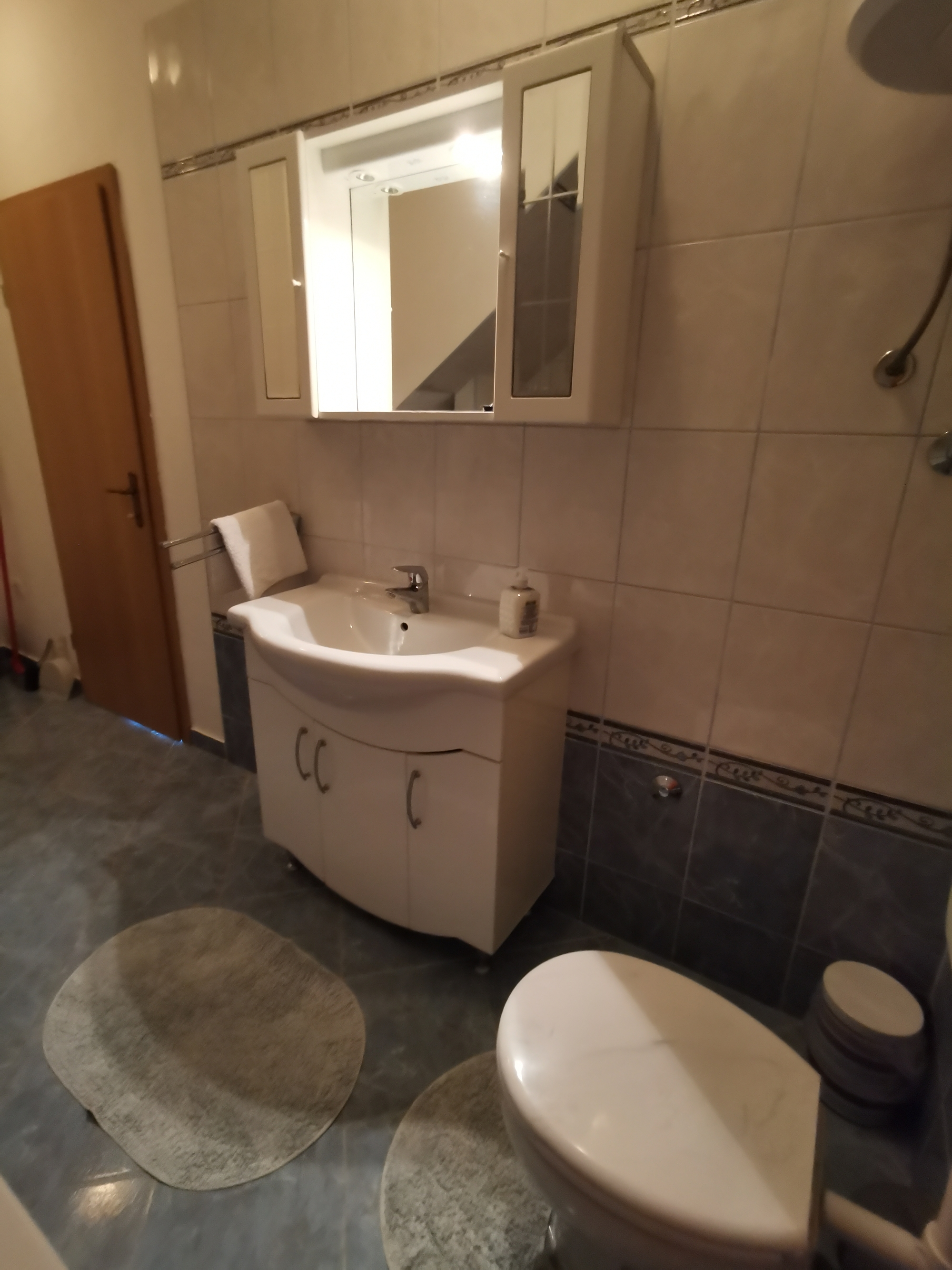 Two bedroom apartment near beach Vinišće, Trogir  A-c