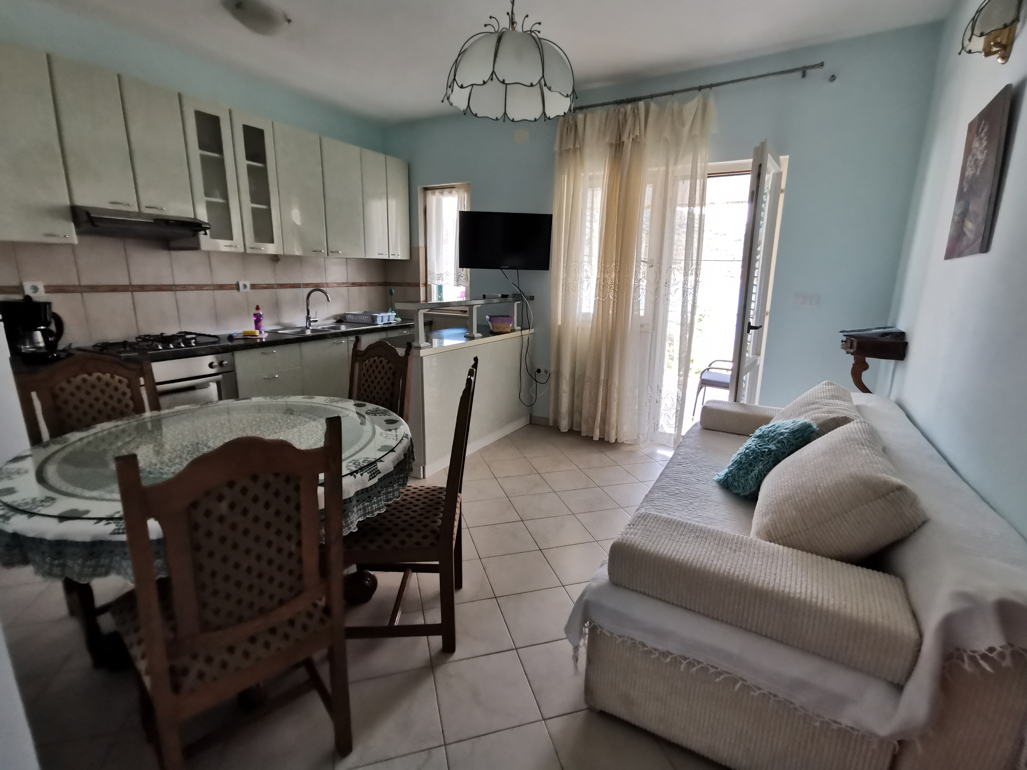 Two bedroom apartment near beach Vinišće, Trogir (A-4288-c) Two bedroom apartment near beach Vinišće, Trogir (A-4288-c)