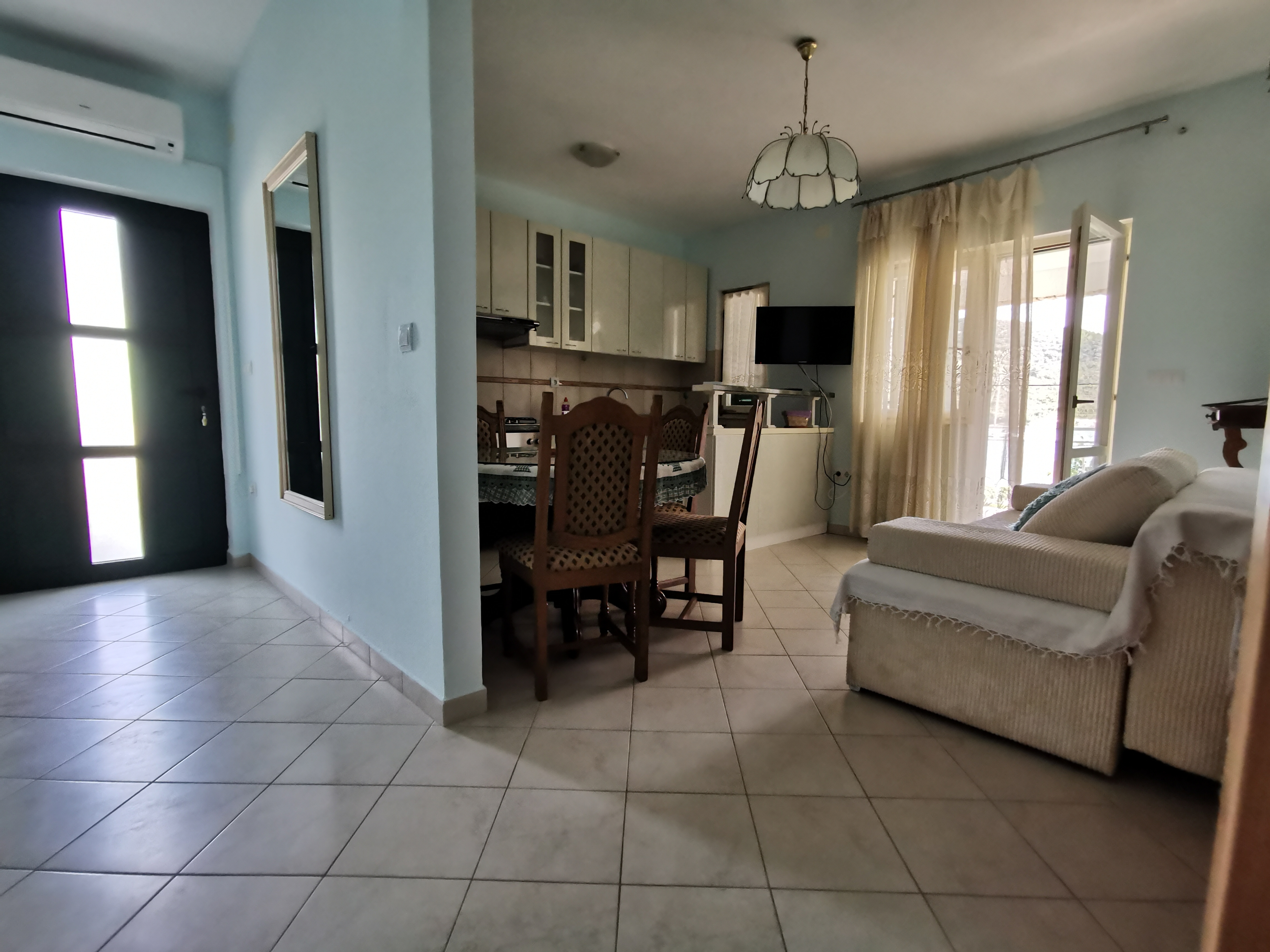 Two bedroom apartment near beach Vinišće, Trogir  A-c