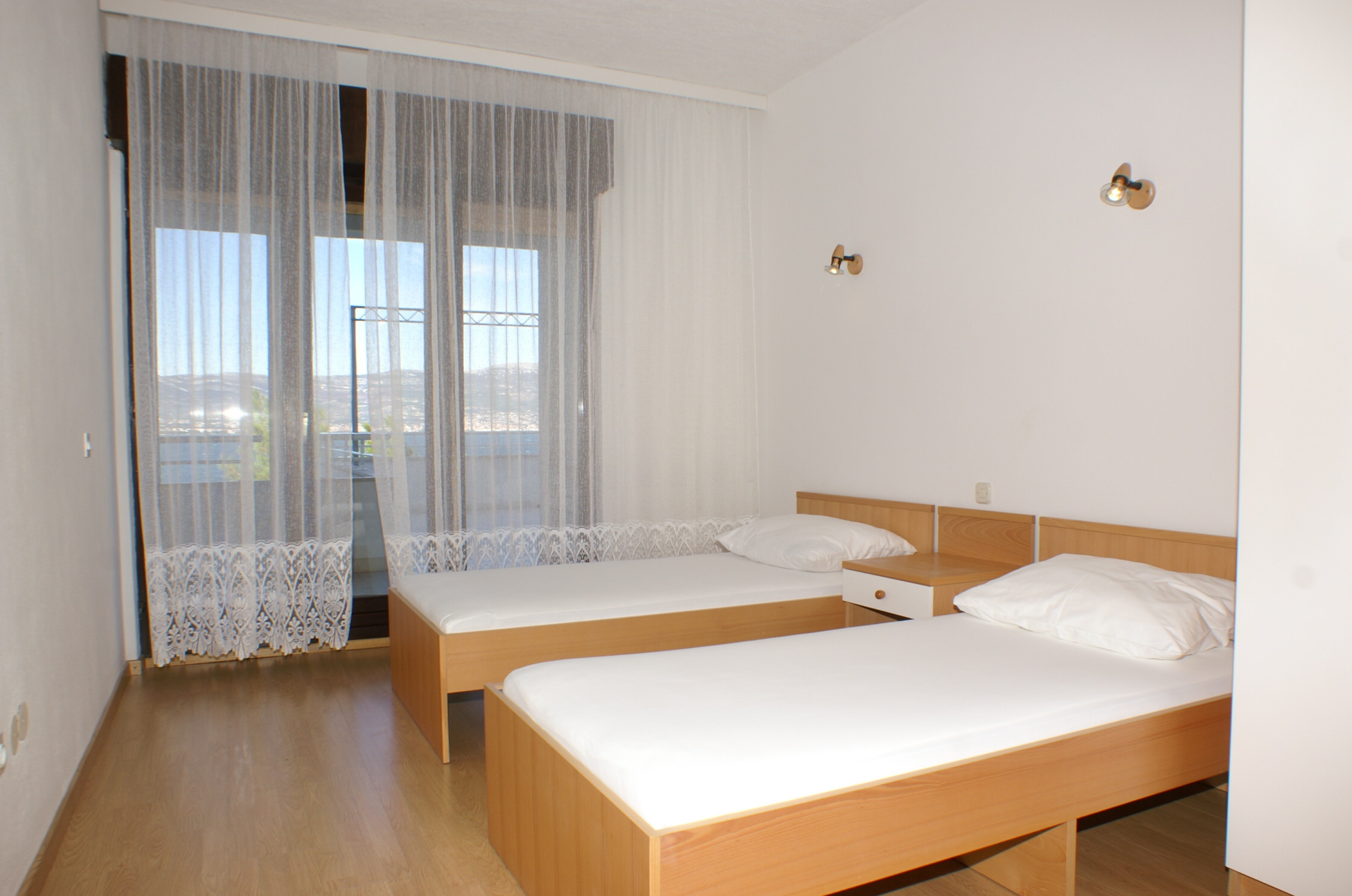 Four bedroom apartment near beach Slatine, Čiovo  A-a