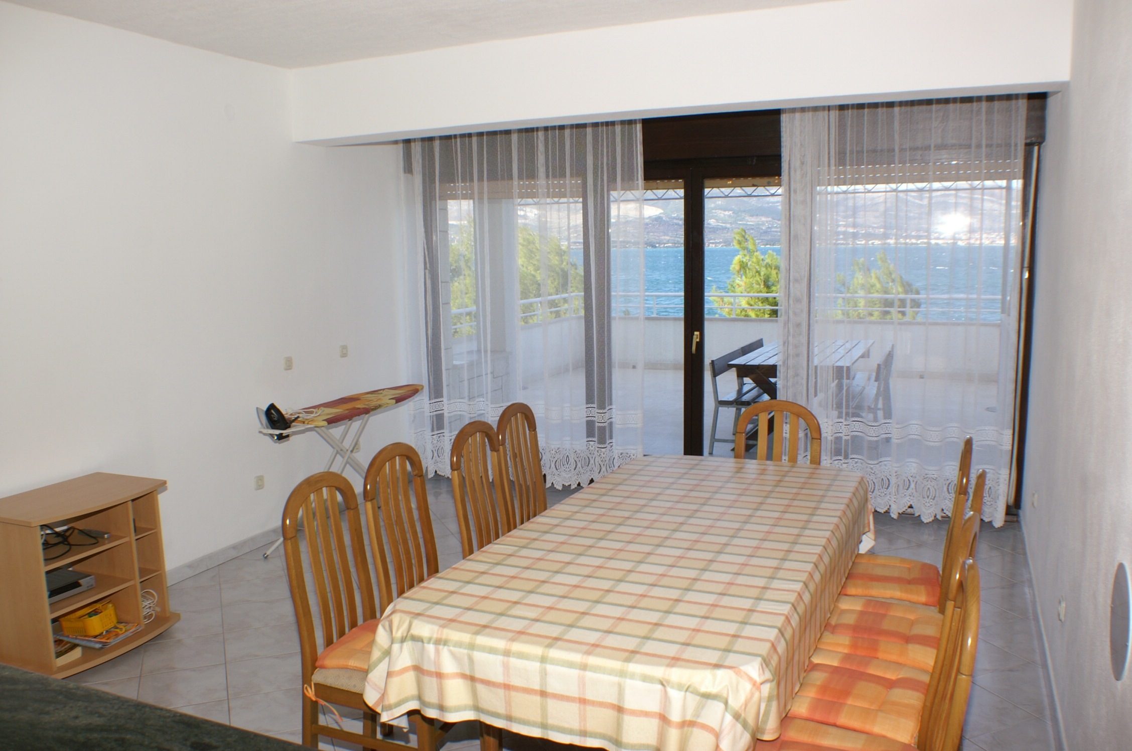 Four bedroom apartment near beach Slatine, Čiovo  A-a