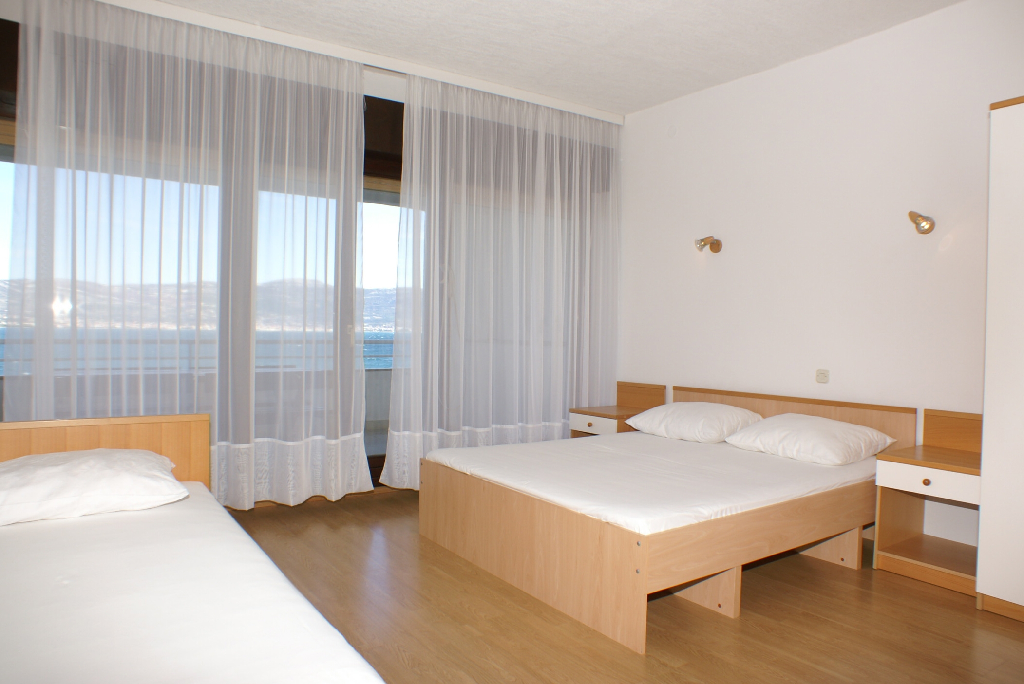 Four bedroom apartment near beach Slatine, Čiovo  A-b