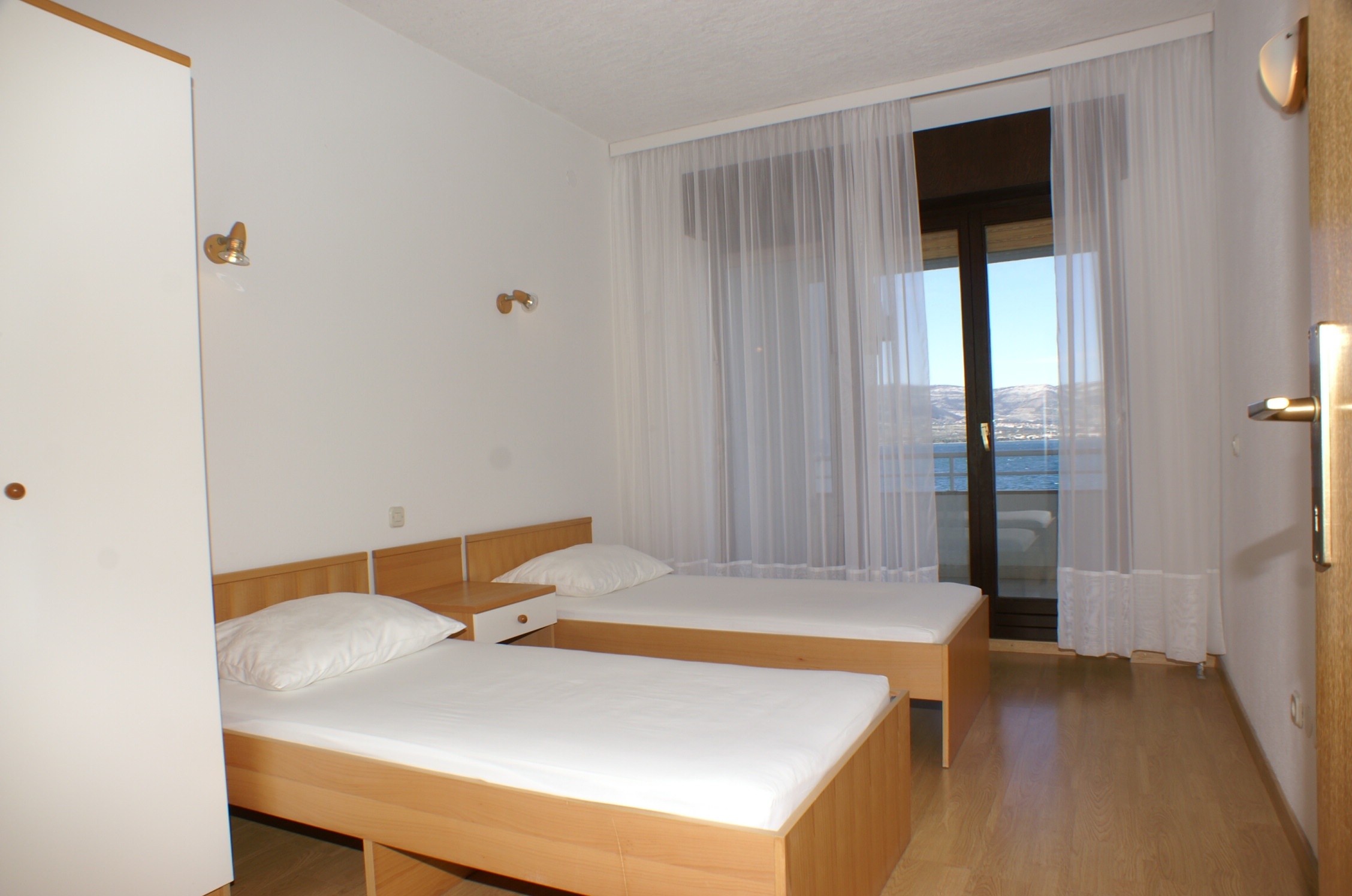 Four bedroom apartment near beach Slatine, Čiovo  A-b