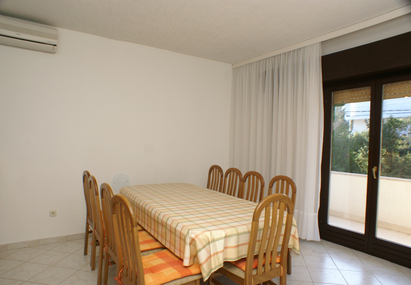 Four bedroom apartment near beach Slatine, Čiovo  A-b
