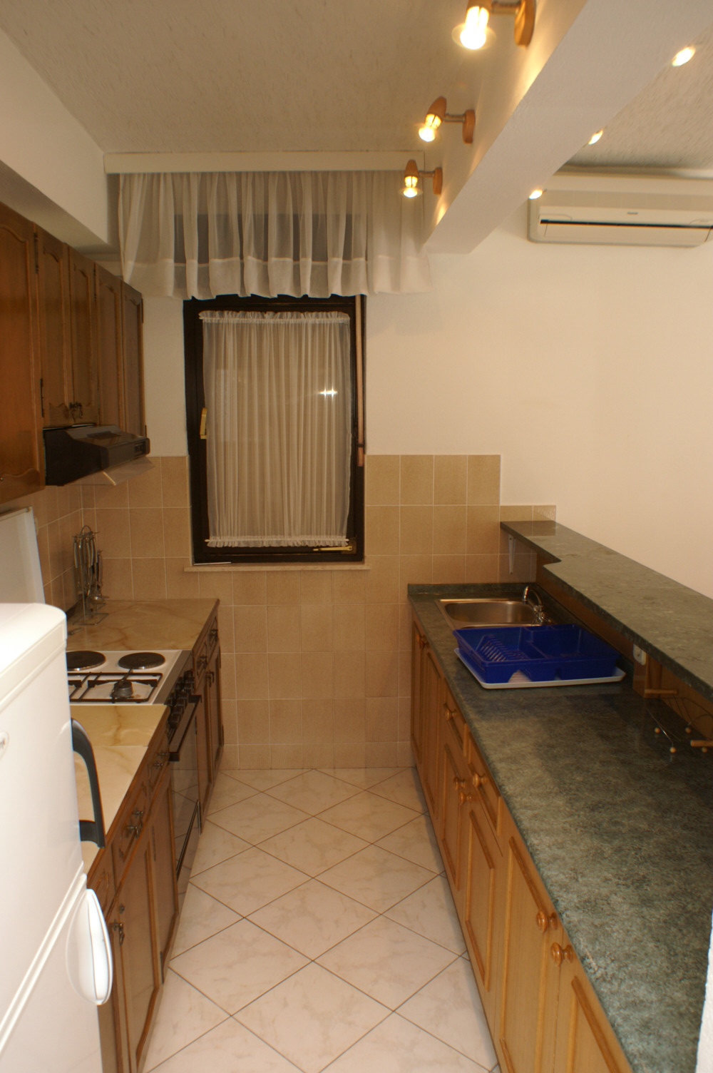 Four bedroom apartment near beach Slatine, Čiovo  A-b