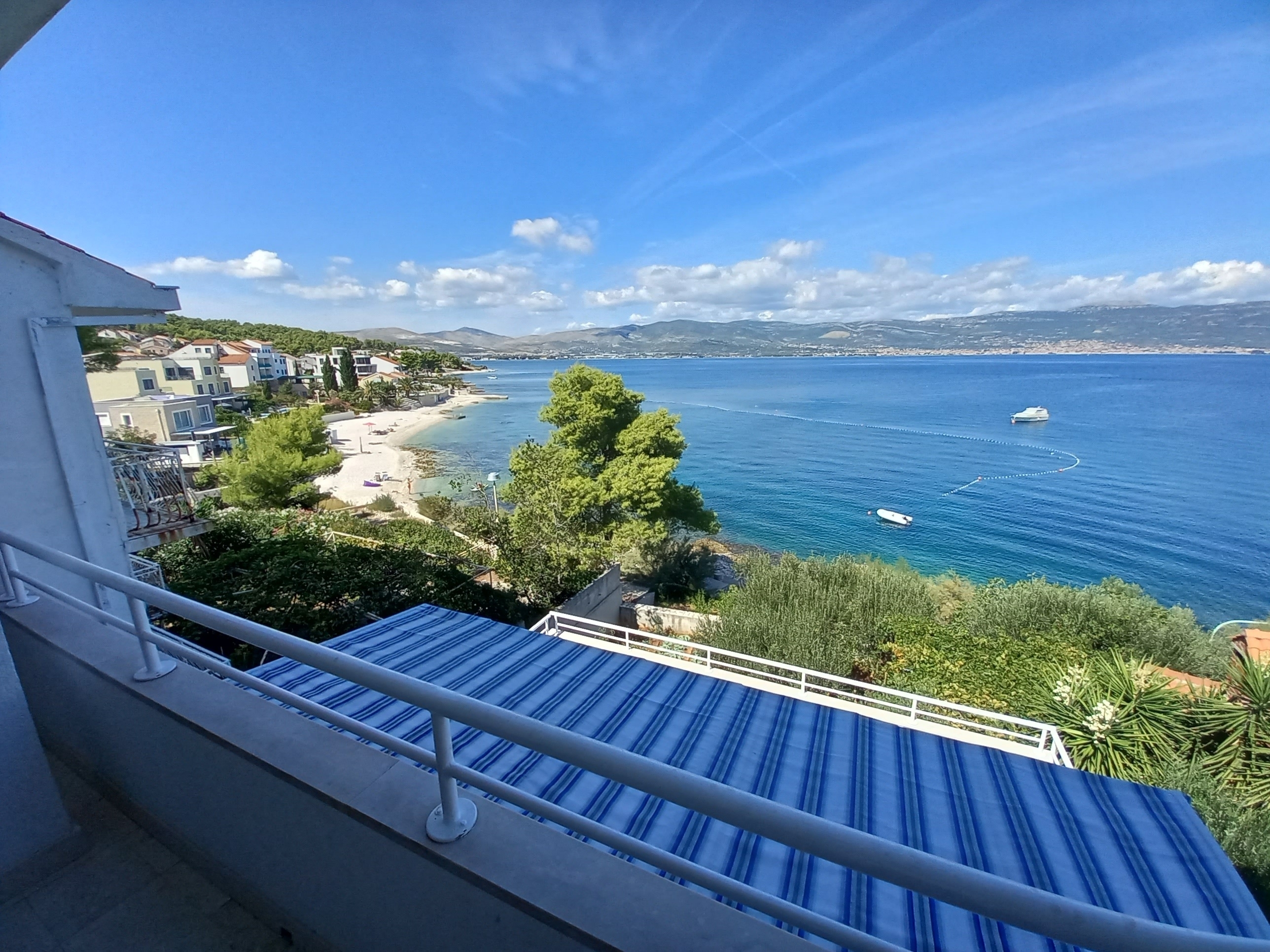 Four bedroom apartment near beach Slatine, Čiovo  A-b