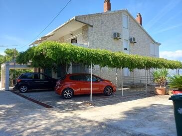 Slatine, Čiovo, Property 4294 - Apartments near sea with pebble beach.