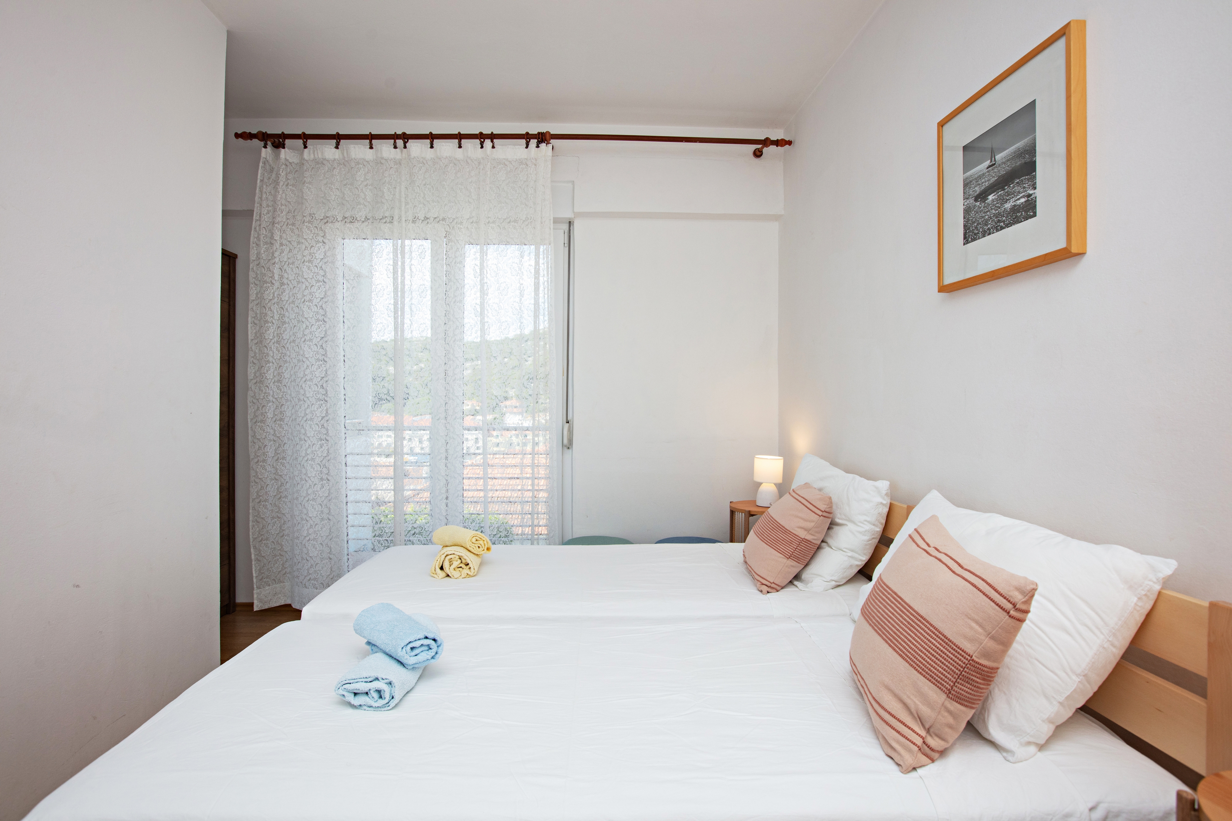 Two bedroom apartment with terrace and sea view Tisno, Murter  A-a