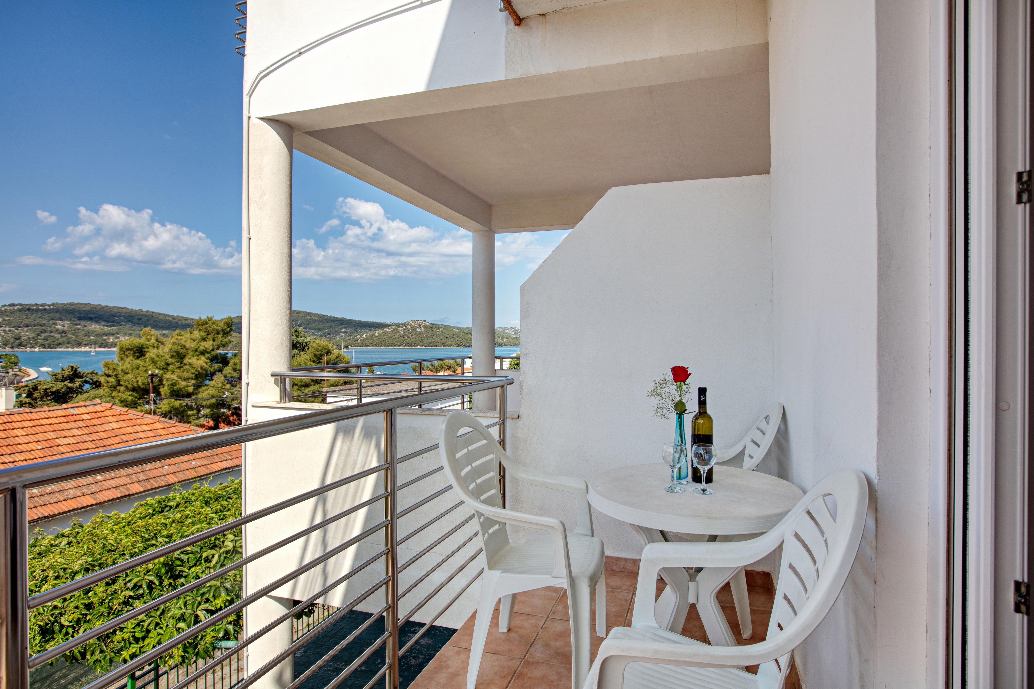 One bedroom apartment with balcony and sea view Tisno, Murter  A-b