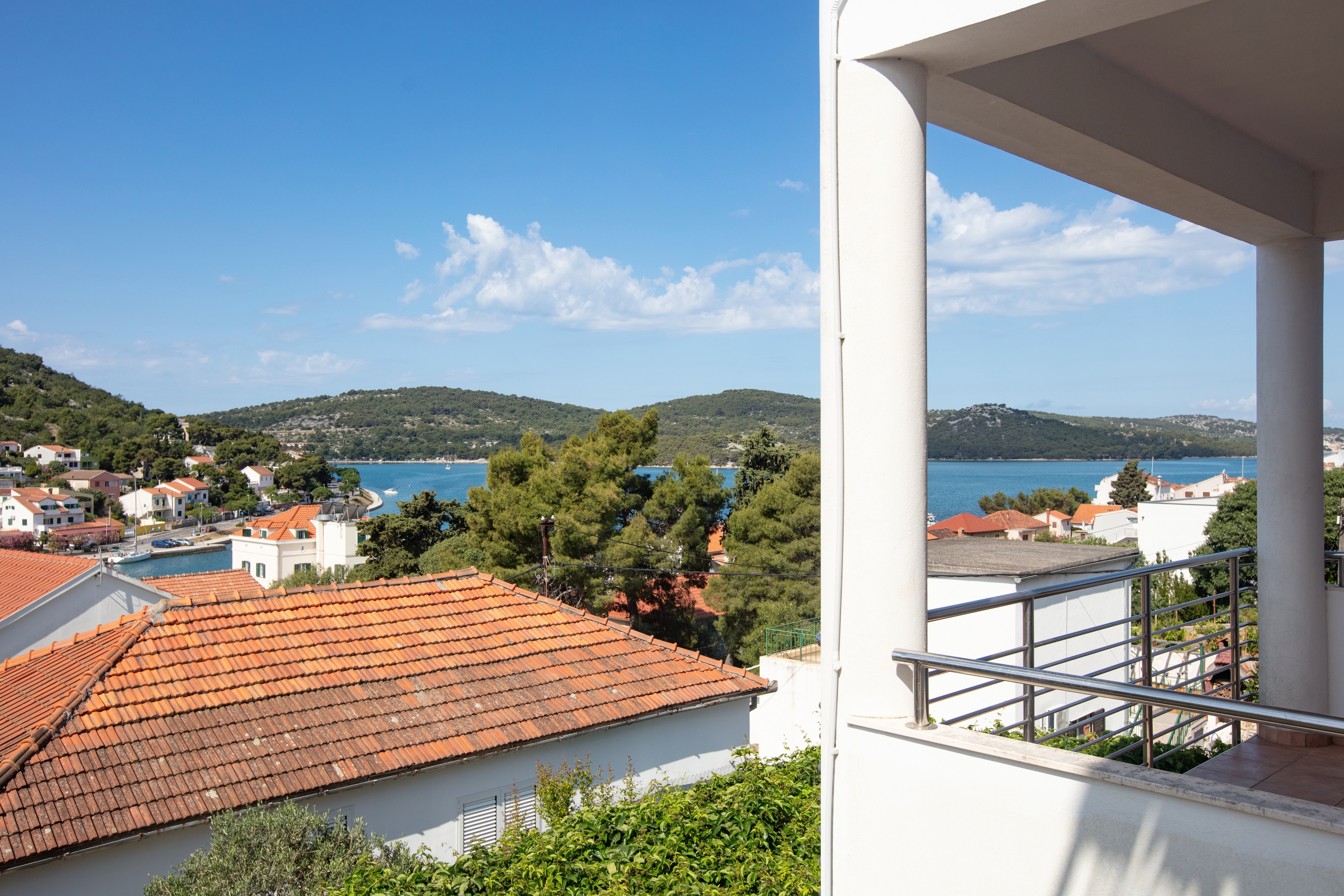 One bedroom apartment with balcony and sea view Tisno, Murter  A-b