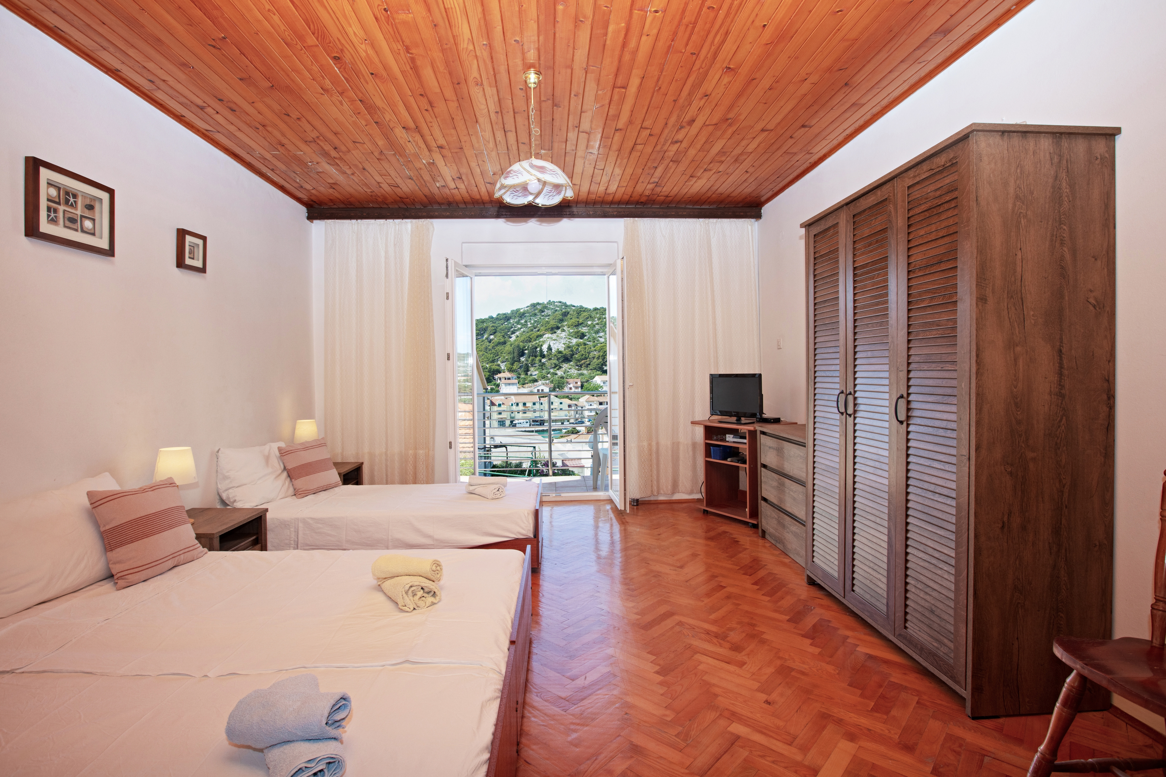 One bedroom apartment with balcony and sea view Tisno, Murter  A-b