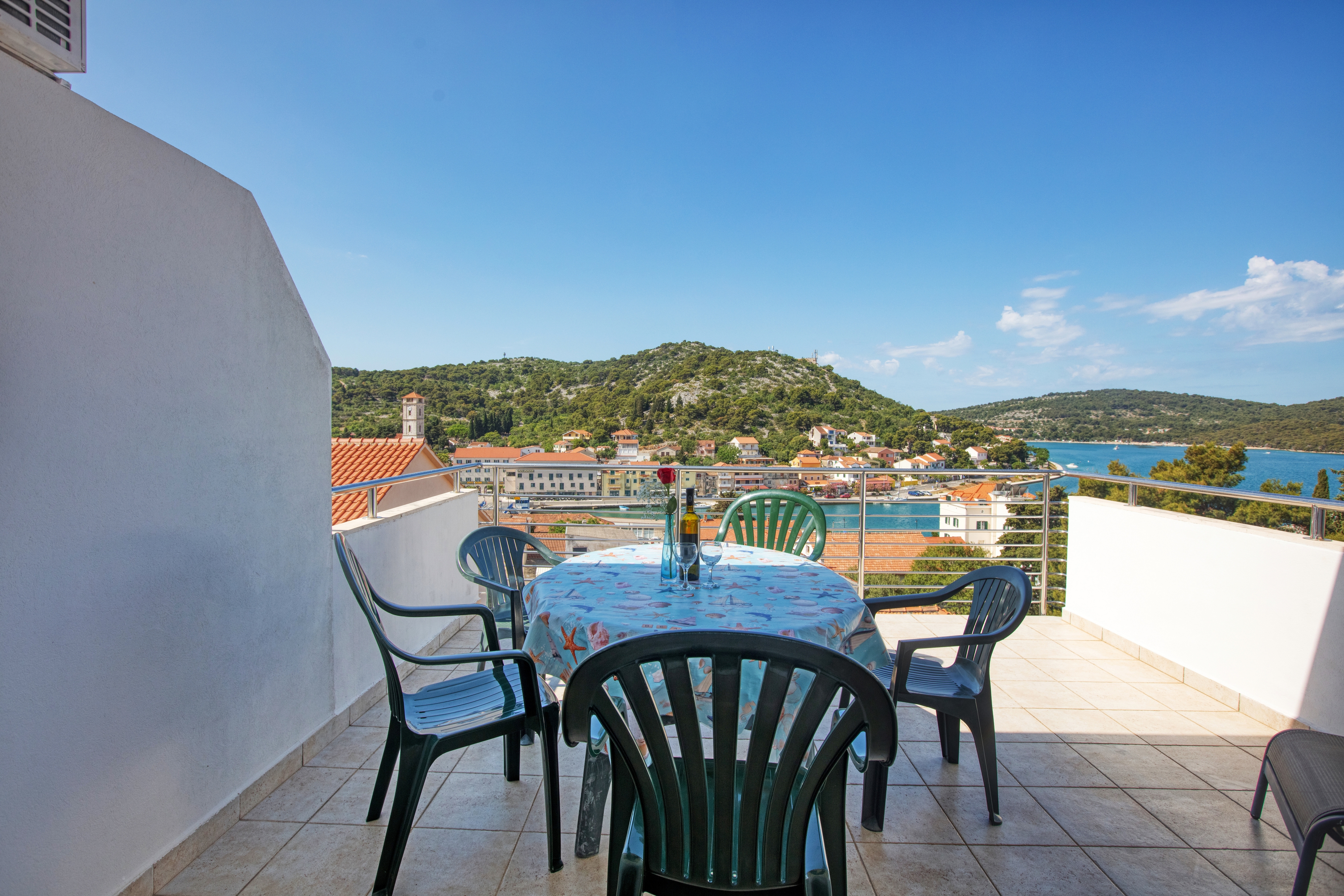 One bedroom apartment with terrace and sea view Tisno, Murter (A-4295-c) One bedroom apartment with terrace and sea view Tisno, Murter (A-4295-c)