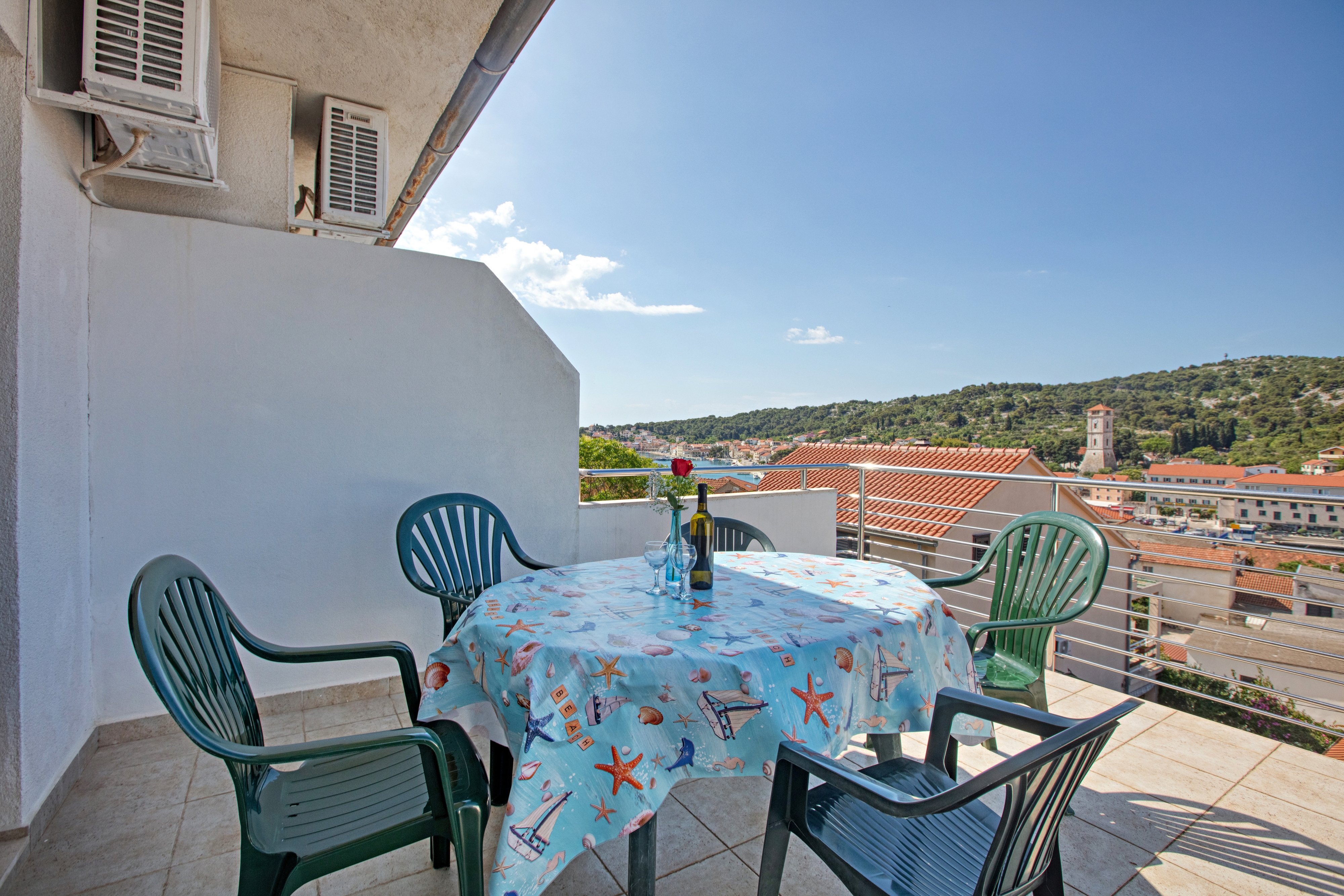 One bedroom apartment with terrace and sea view Tisno, Murter  A-c