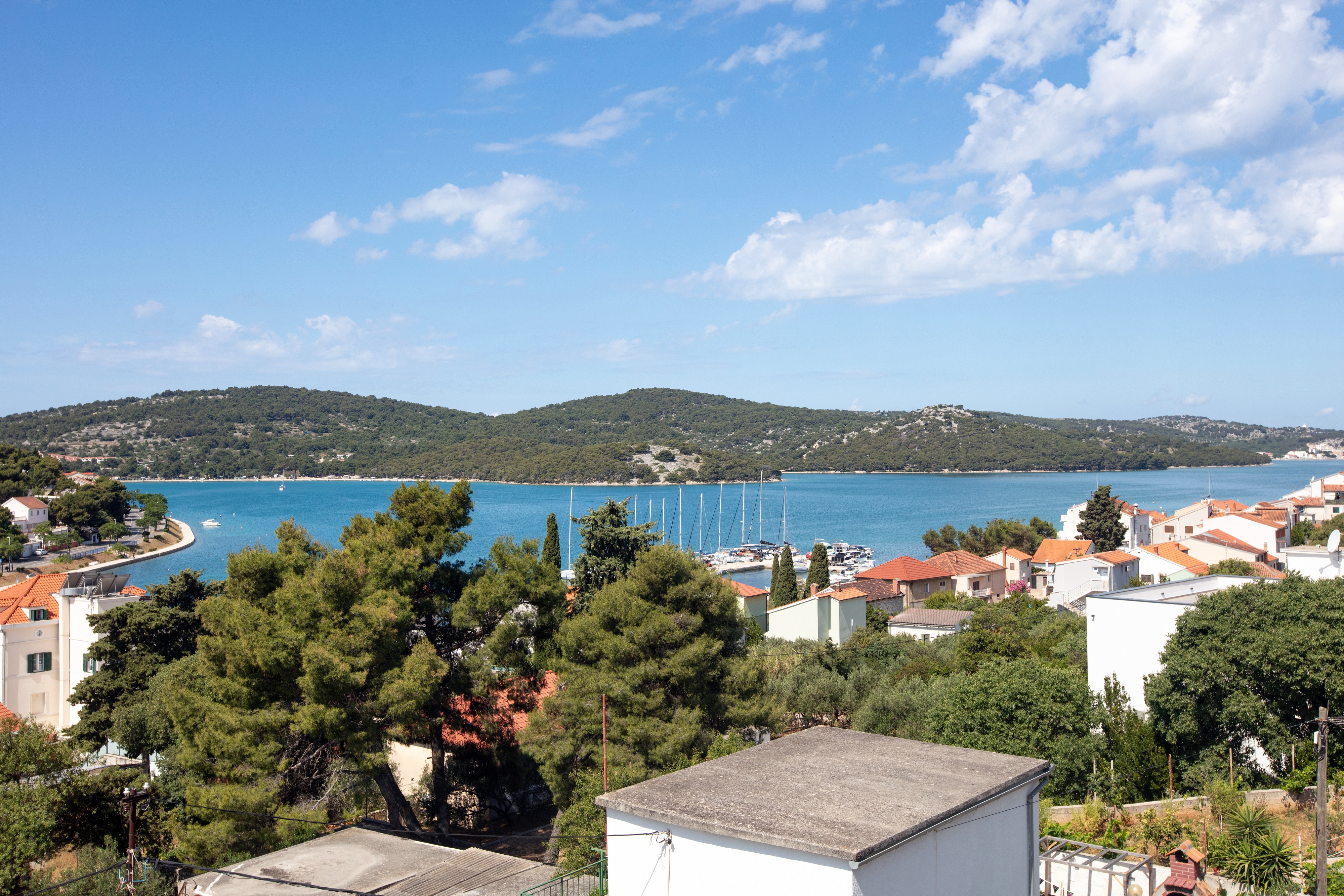 One bedroom apartment with terrace and sea view Tisno, Murter  A-c