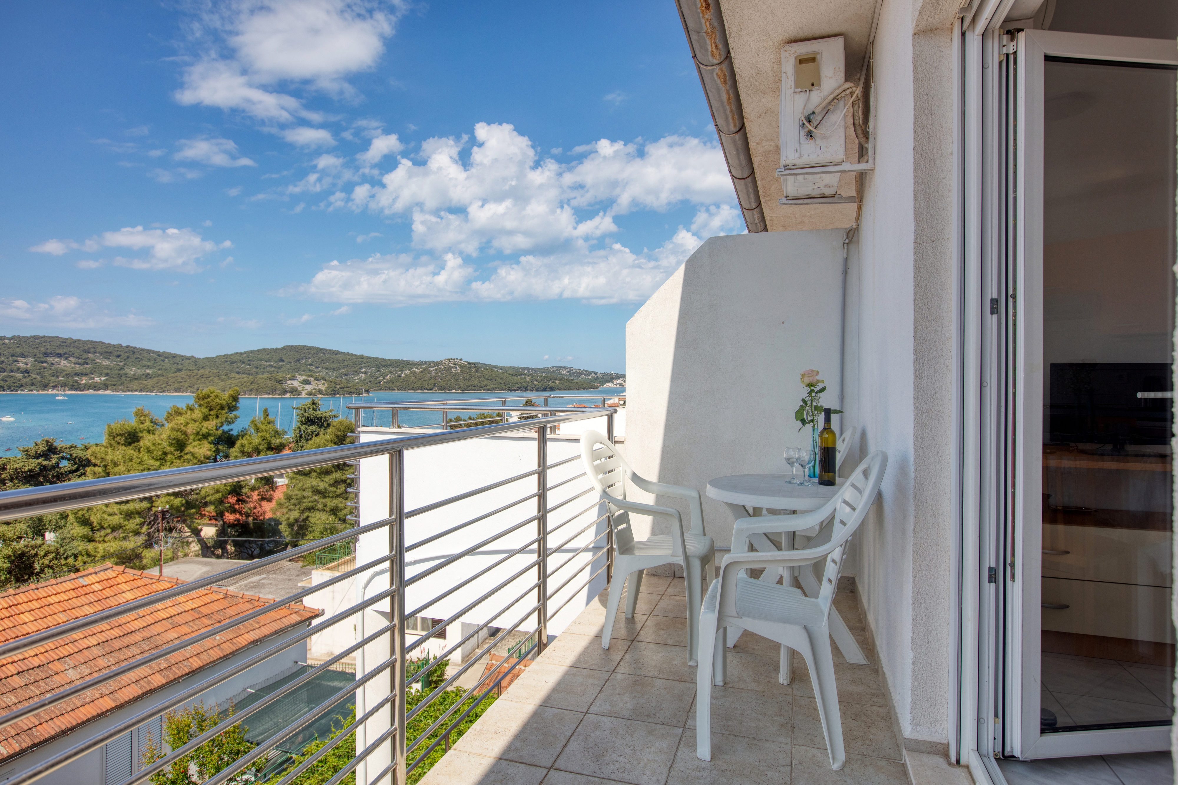 One bedroom apartment with balcony and sea view Tisno, Murter  A-d