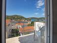 Tisno, Balcony in the apartment, with a sea view, (pet friendly) and WiFi.