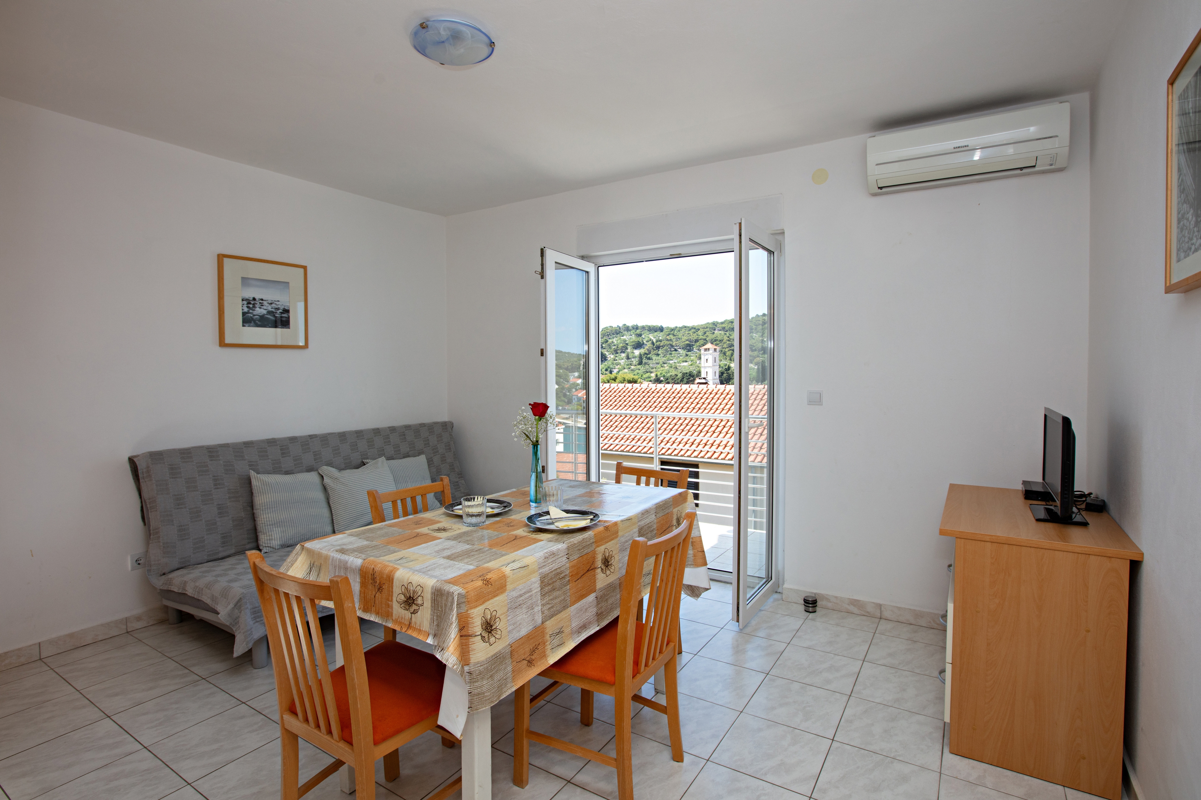 One bedroom apartment with balcony and sea view Tisno (Murter) (A-4295-d) One bedroom apartment with balcony and sea view Tisno (Murter) (A-4295-d)