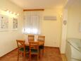 Dining room Tisno, Dining room in the apartment, dostupna klima, dopusteni kucni ljubimci i WIFI.