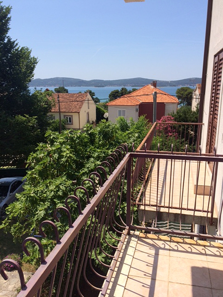 Three bedroom apartment with balcony and sea view Sveti Filip i Jakov, Biograd  A-a