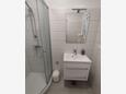 Sveti Filip i Jakov, Bathroom in the studio-apartment, WiFi.